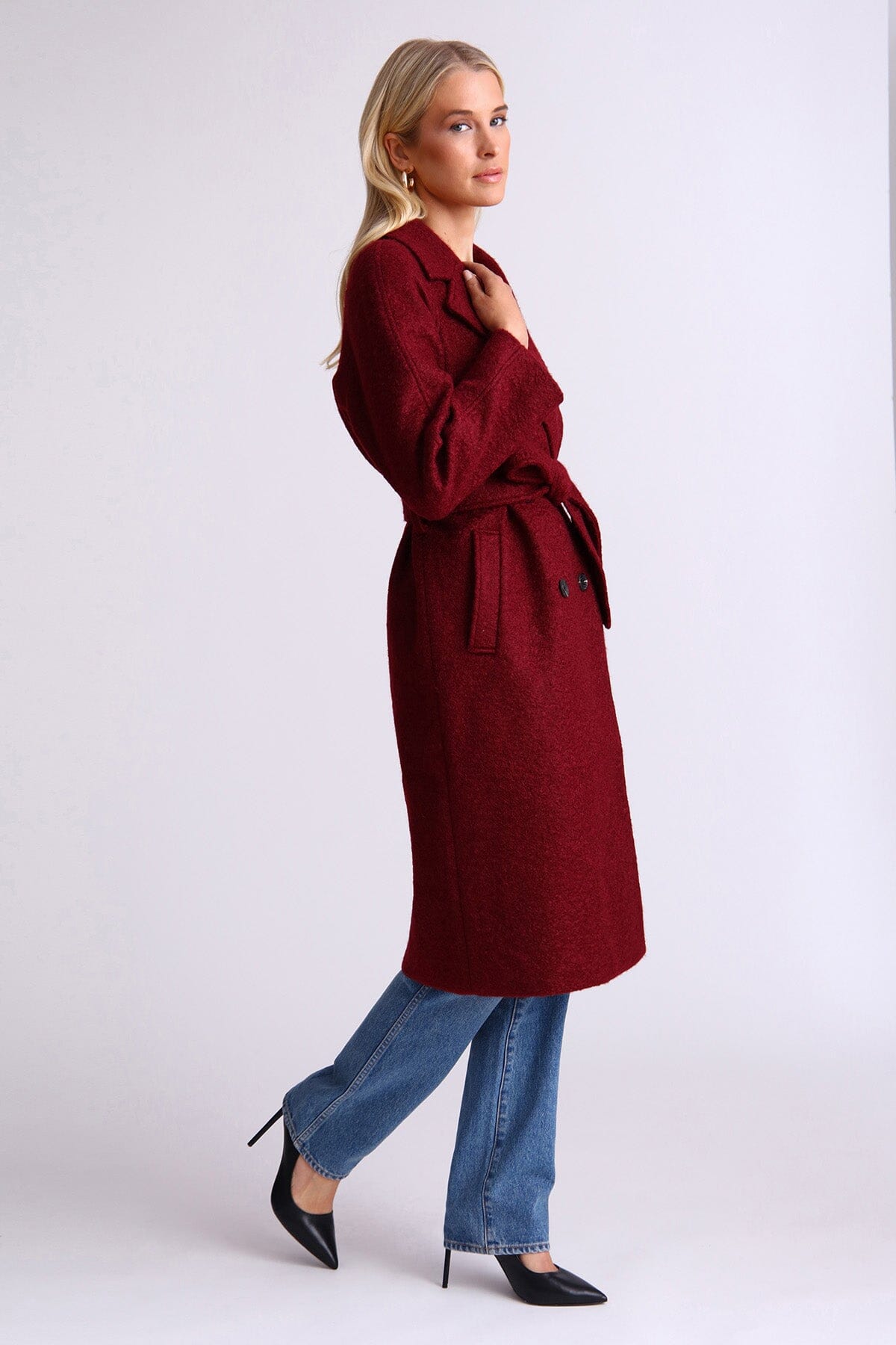 Dark red textured belted walker coat jacket - women's figure flattering fashion coats outerwear for Fall 2023 trends