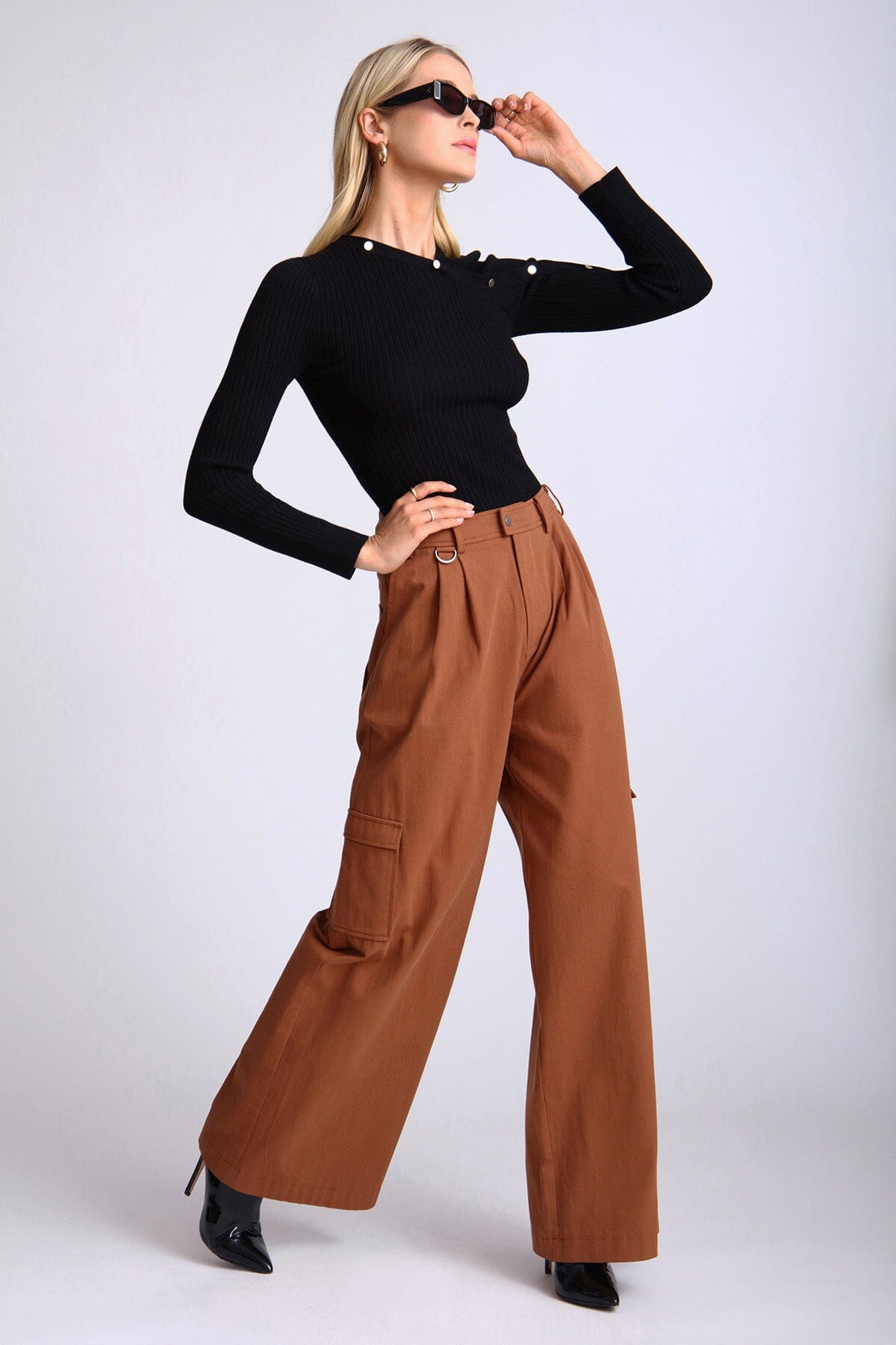 Brown cotton wide leg high waist cargo pant - figure flattering fall 2023 fashion bottoms for women