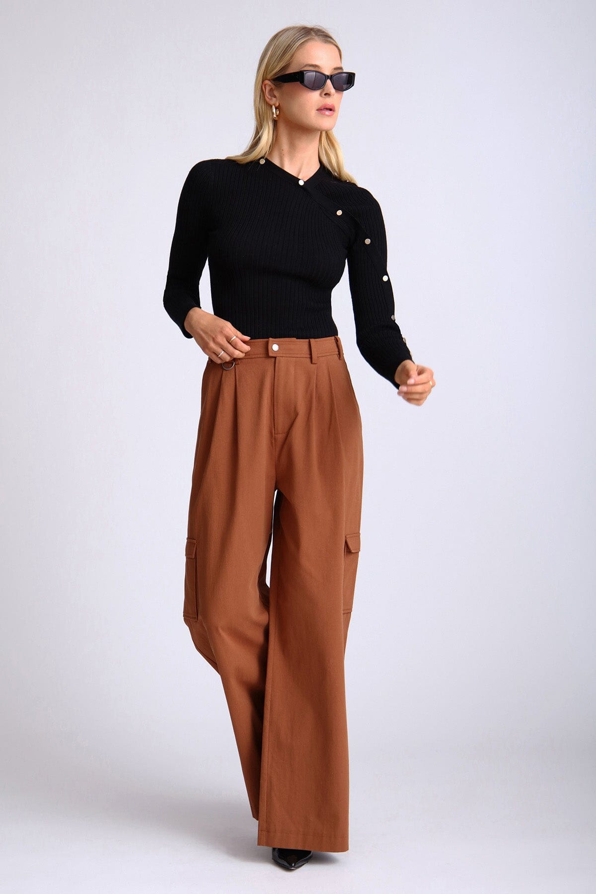 Brown cotton wide leg high waist cargo pant - women's figure flattering high waisted pants for fall 2023 trends
