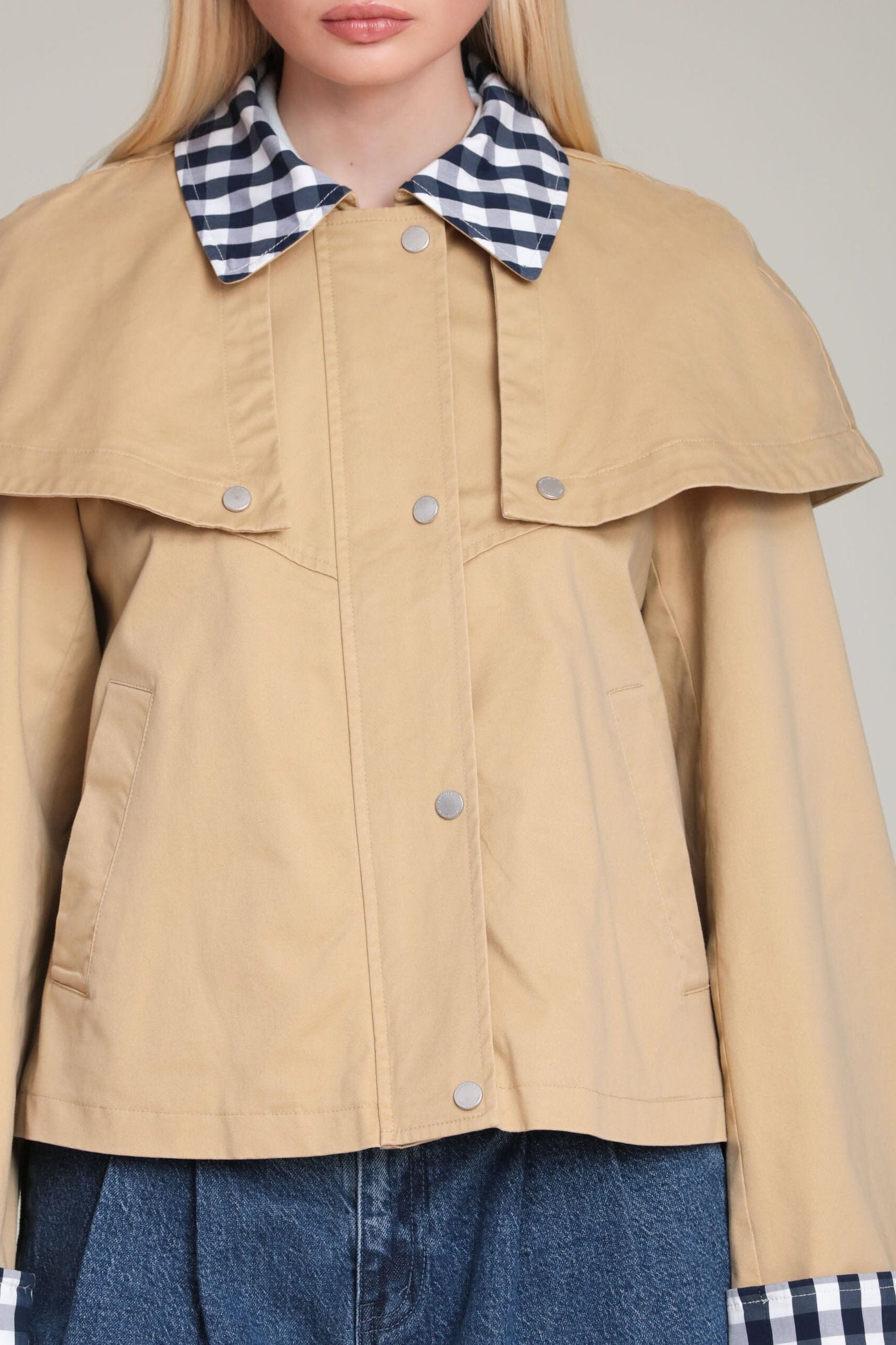 Gingham trim cotton khaki cape jacket in cotton-blend with a cropped silhouette and contrast collar by Avec Les Filles