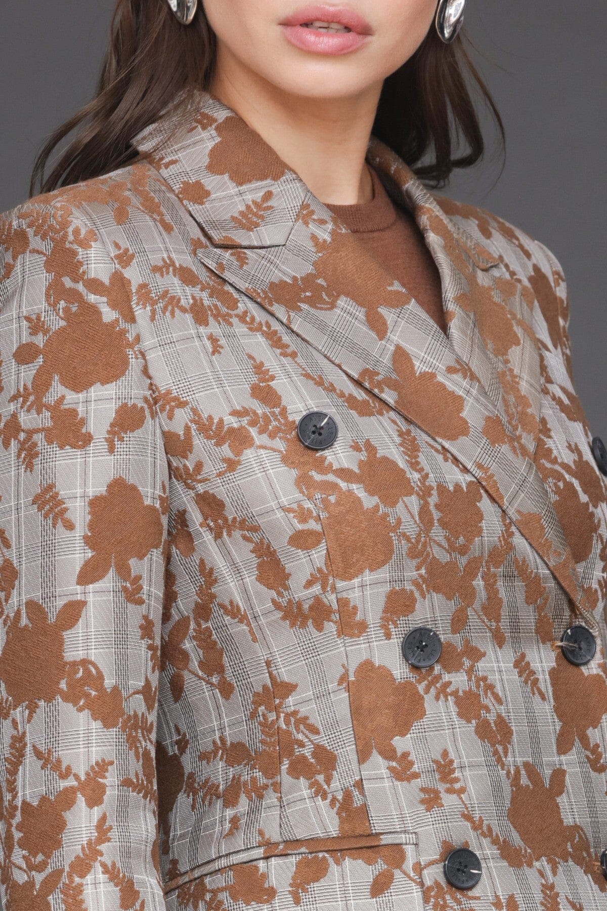Floral brown plaid jacquard hourglass double-breasted blazer with peak lapels and long sleeves - Cute women's blazers jackets by Avec Les Filles