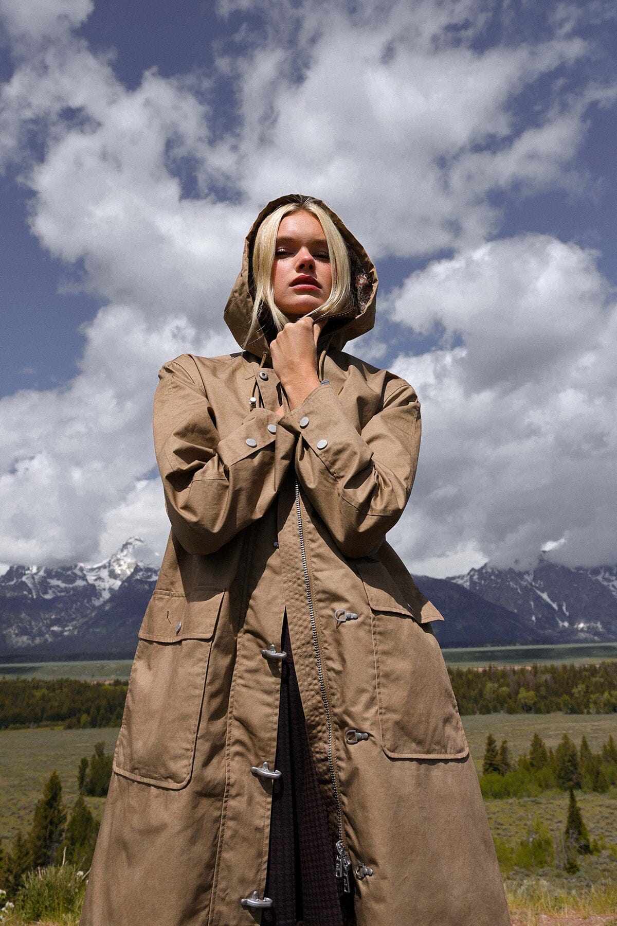 Toggle-front cotton rain anorak beige coat with long sleeves and detachable hood with drawcord - Cute women's coats by Avec Les Filles