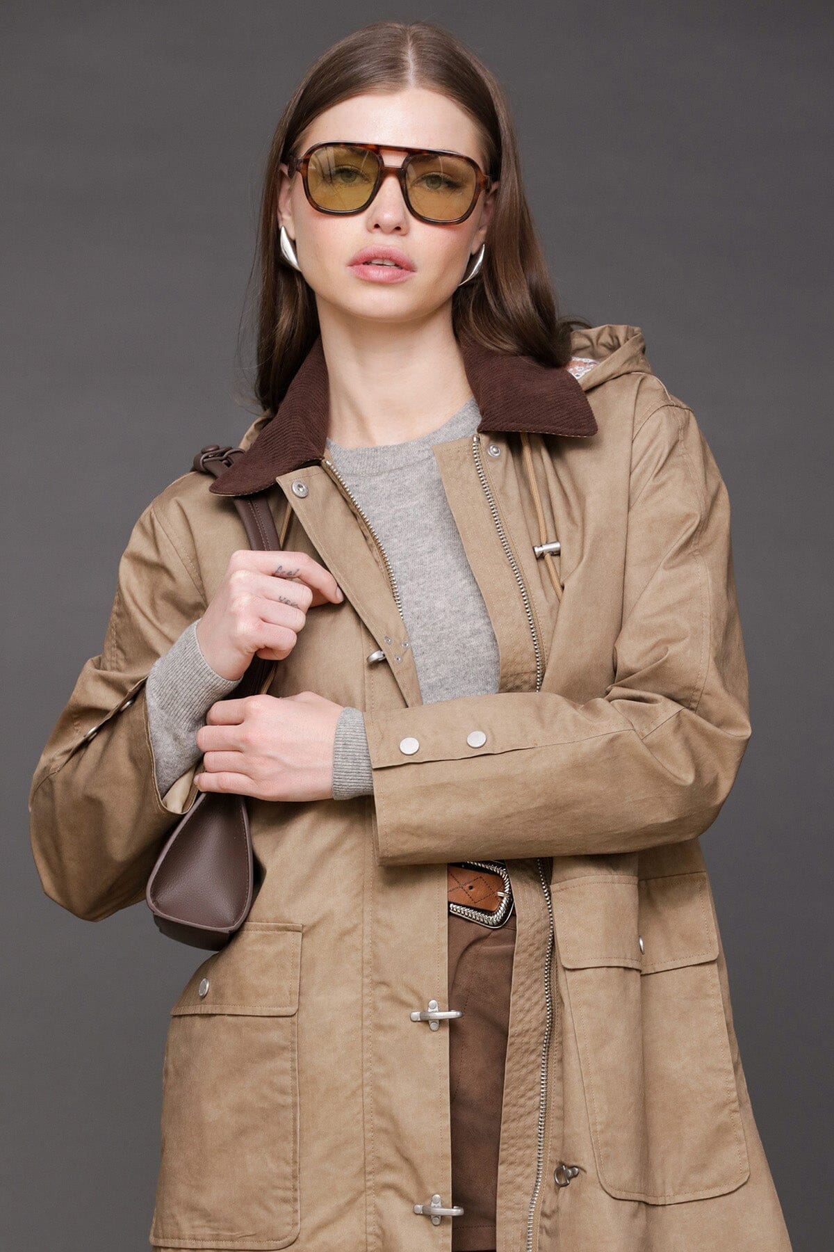 Toggle-front cotton rain anorak beige coat with long sleeves and detachable hood with drawcord - Cute women's coats by Avec Les Filles