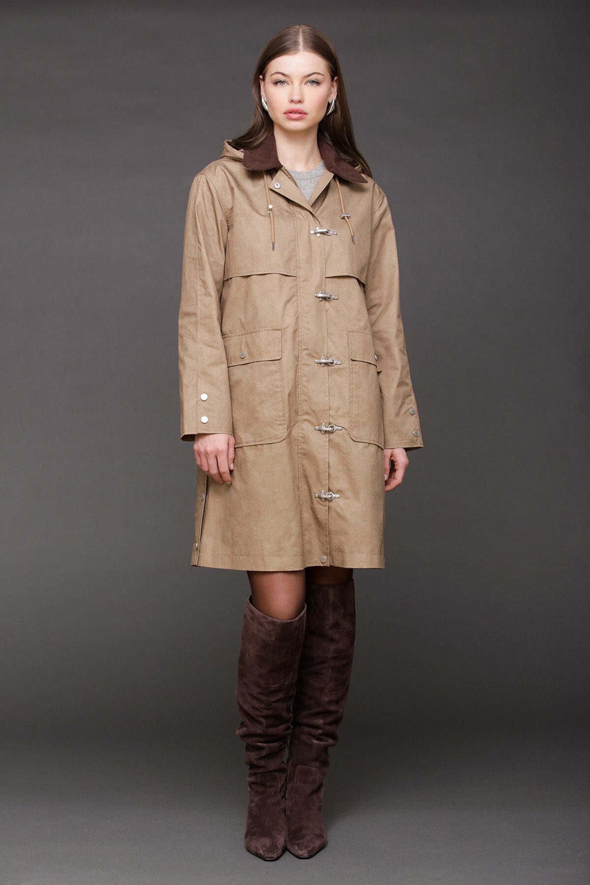 Toggle-front cotton rain anorak beige coat with long sleeves and detachable hood with drawcord - Cute women's coats by Avec Les Filles
