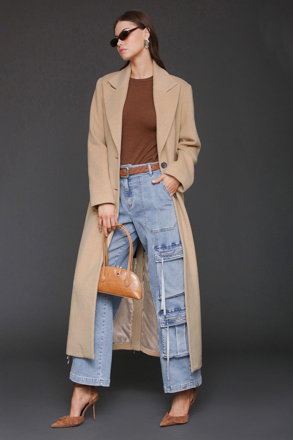 Strong shoulder hourglass camel single-breasted maxi coat with shoulder pads and long tailored sleeves - Cute women's maxi coats by Avec Les Filles