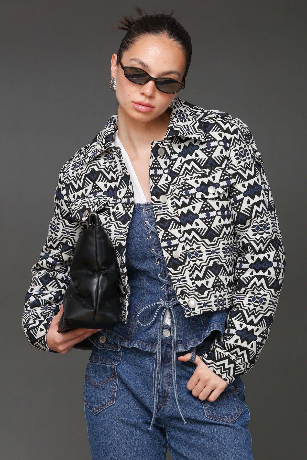 Southwestern jacquard trucker black white tribal geometric pattern jacket with button front and long sleeves - Cute women's jackets by Avec Les Filles