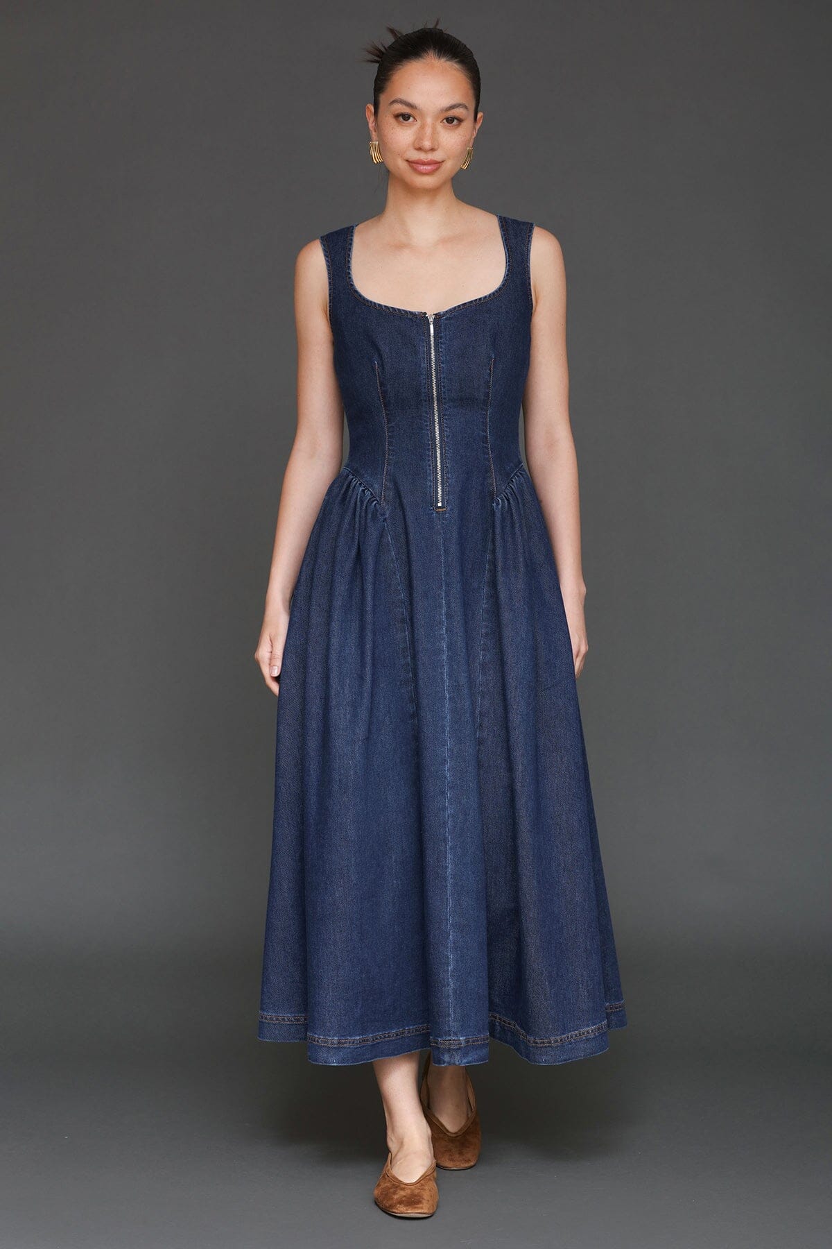 Zip-front indigo blue cotton blend denim midi dress with scoop neckline, side pockets and wide straps - Cute women's midi dresses by Avec Les Filles