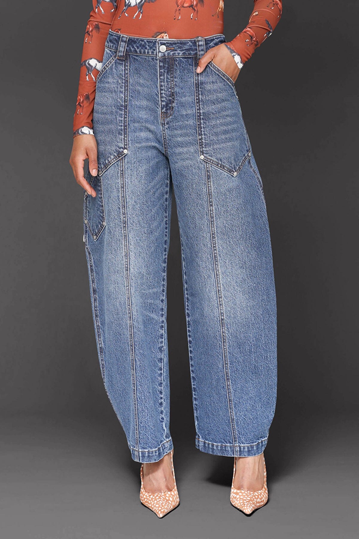 Barrel leg carpenter high-rise jeans made from a cotton blend with ankle-length hem and patch pockets - Cute women's jeans by Avec Les Filles