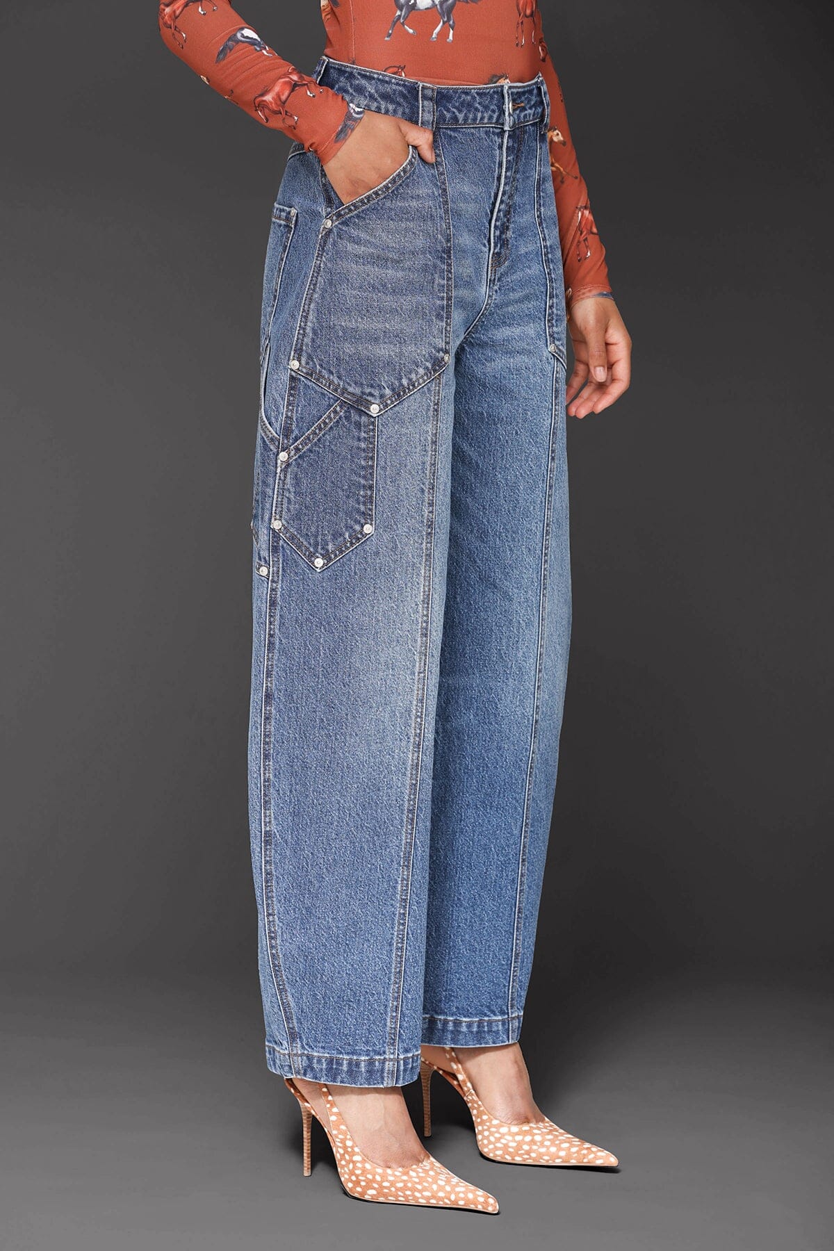 Barrel leg carpenter high-rise jeans made from a cotton blend with ankle-length hem and patch pockets - Cute women's jeans by Avec Les Filles