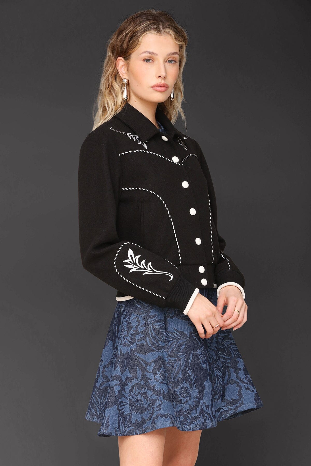 Western embroidered black cropped bomber jacket with long sleeves, snap-front closure and pointed collar - Cute women's jackets by Avec Les Filles