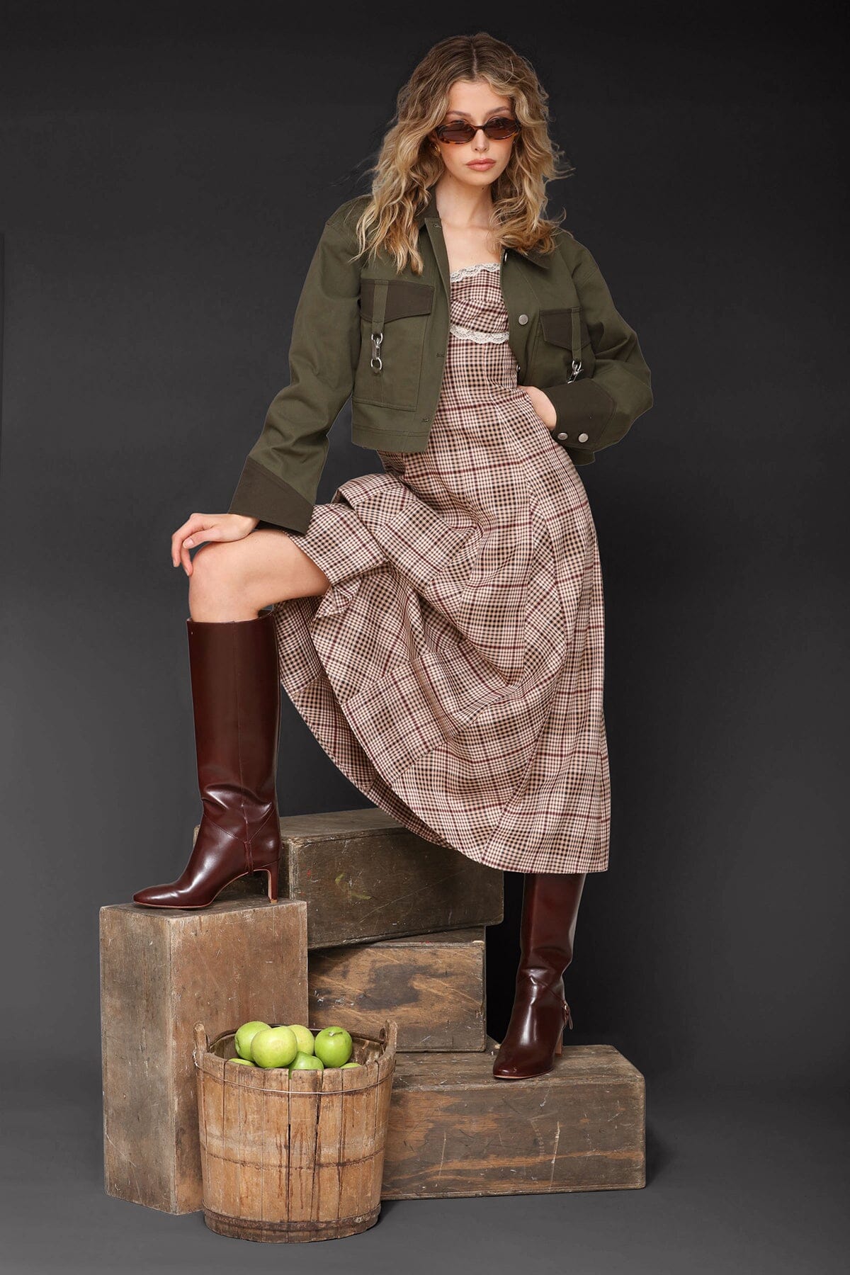 Relaxed cotton twill utility olive cropped jacket with long sleeves and pointed contrast collar - Cute women's jackets by Avec Les Filles