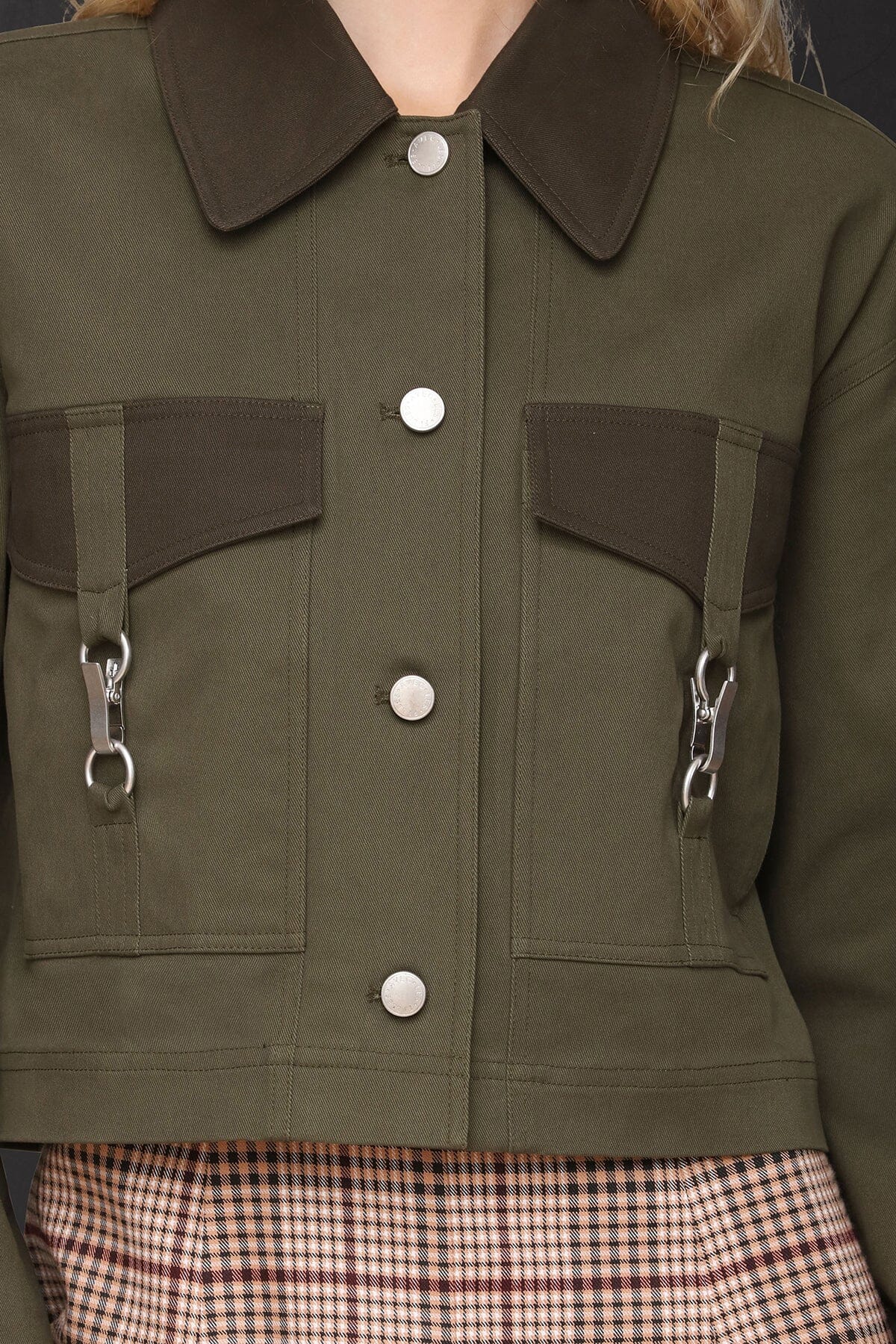 Relaxed cotton twill utility olive cropped jacket with long sleeves and pointed contrast collar - Cute women's jackets by Avec Les Filles