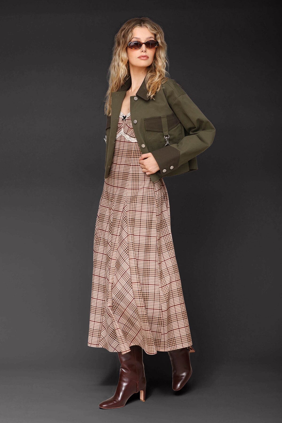 Relaxed cotton twill utility olive cropped jacket with long sleeves and pointed contrast collar - Cute women's jackets by Avec Les Filles
