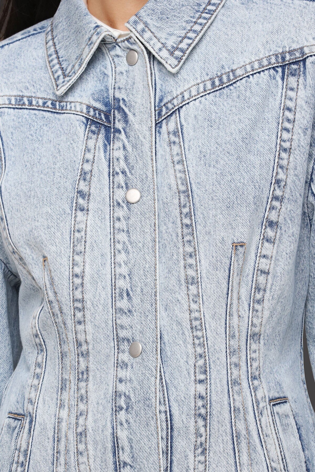 Hourglass tailored light blue denim button front jacket made of 100% cotton with shoulder pads and long sleeves - Cute women's denim jackets by Avec Les Filles
