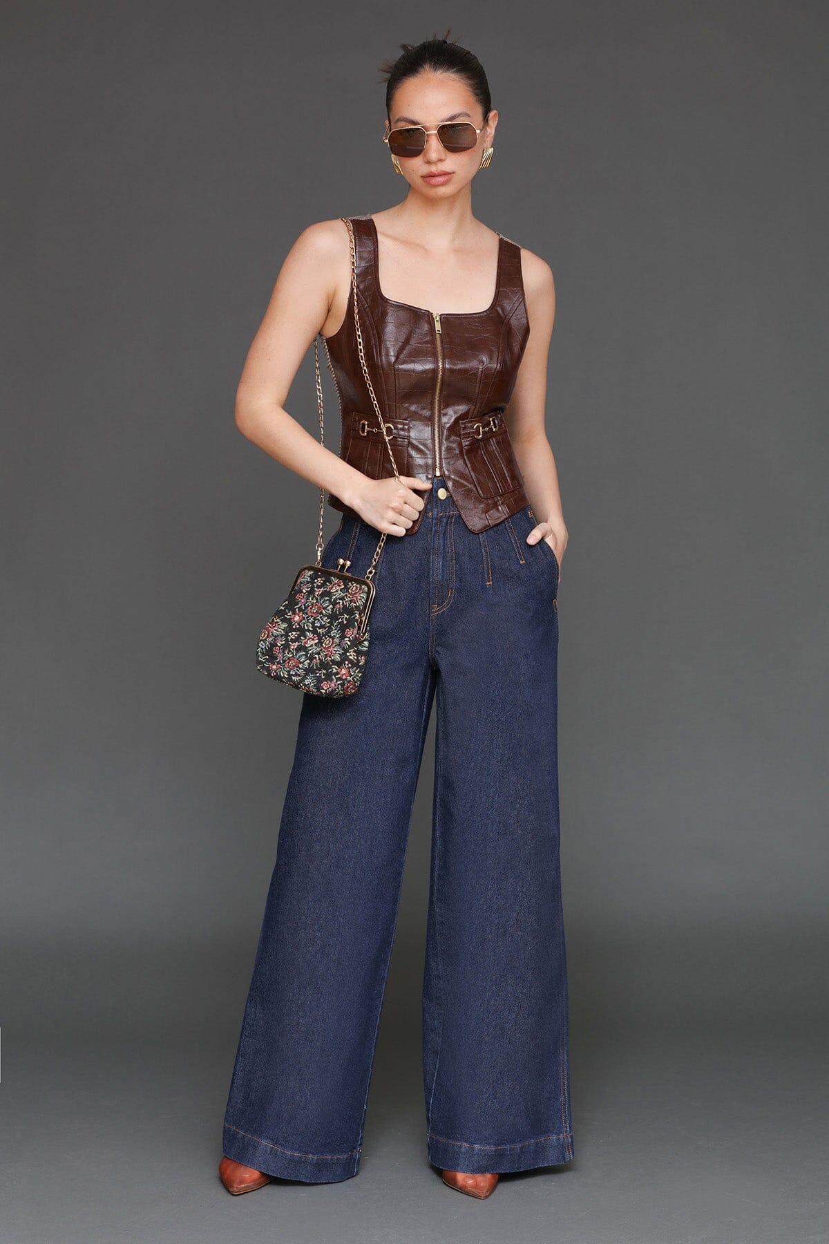 Cinched waist, wide-leg indigo jean pants made of cotton blend with slight stretch and high rise waist - Cute women's pants by Avec Les Filles