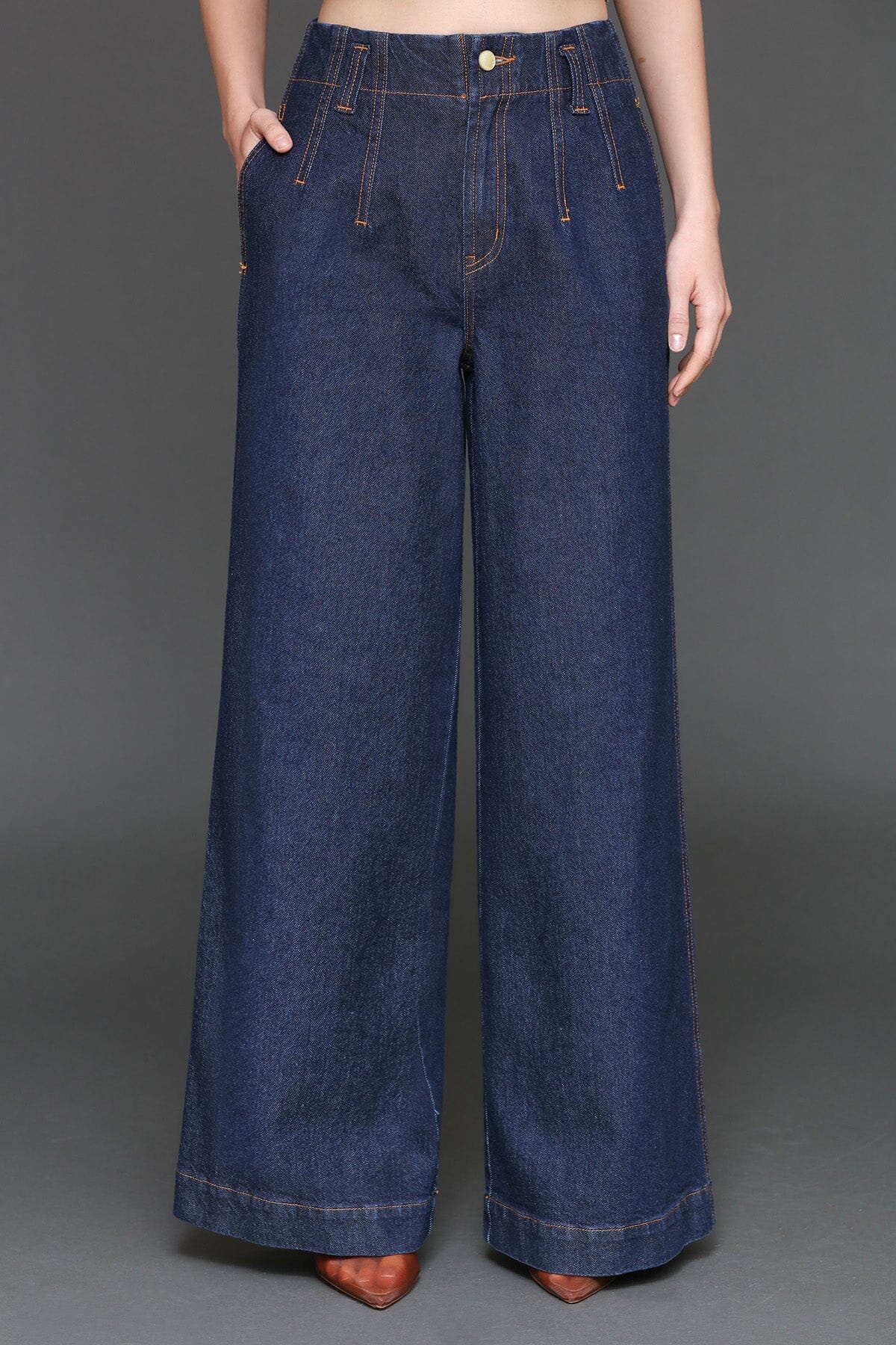 Cinched waist, wide-leg indigo jean pants made of cotton blend with slight stretch and high rise waist - Cute women's pants by Avec Les Filles