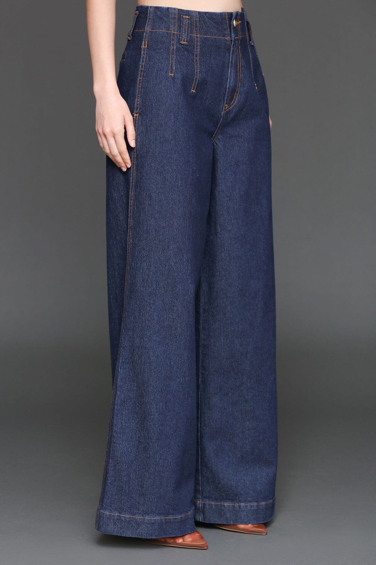 Cinched waist, wide-leg indigo jean pants made of cotton blend with slight stretch and high rise waist - Cute women's pants by Avec Les Filles