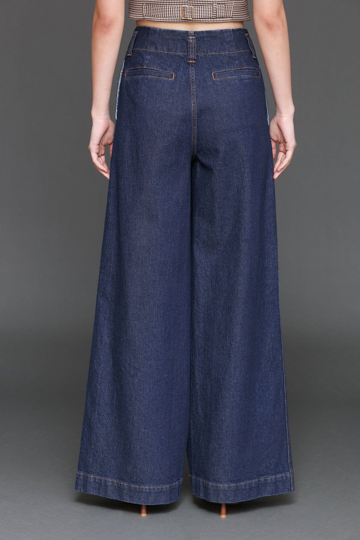 Cinched waist, wide-leg indigo jean pants made of cotton blend with slight stretch and high rise waist - Cute women's pants by Avec Les Filles