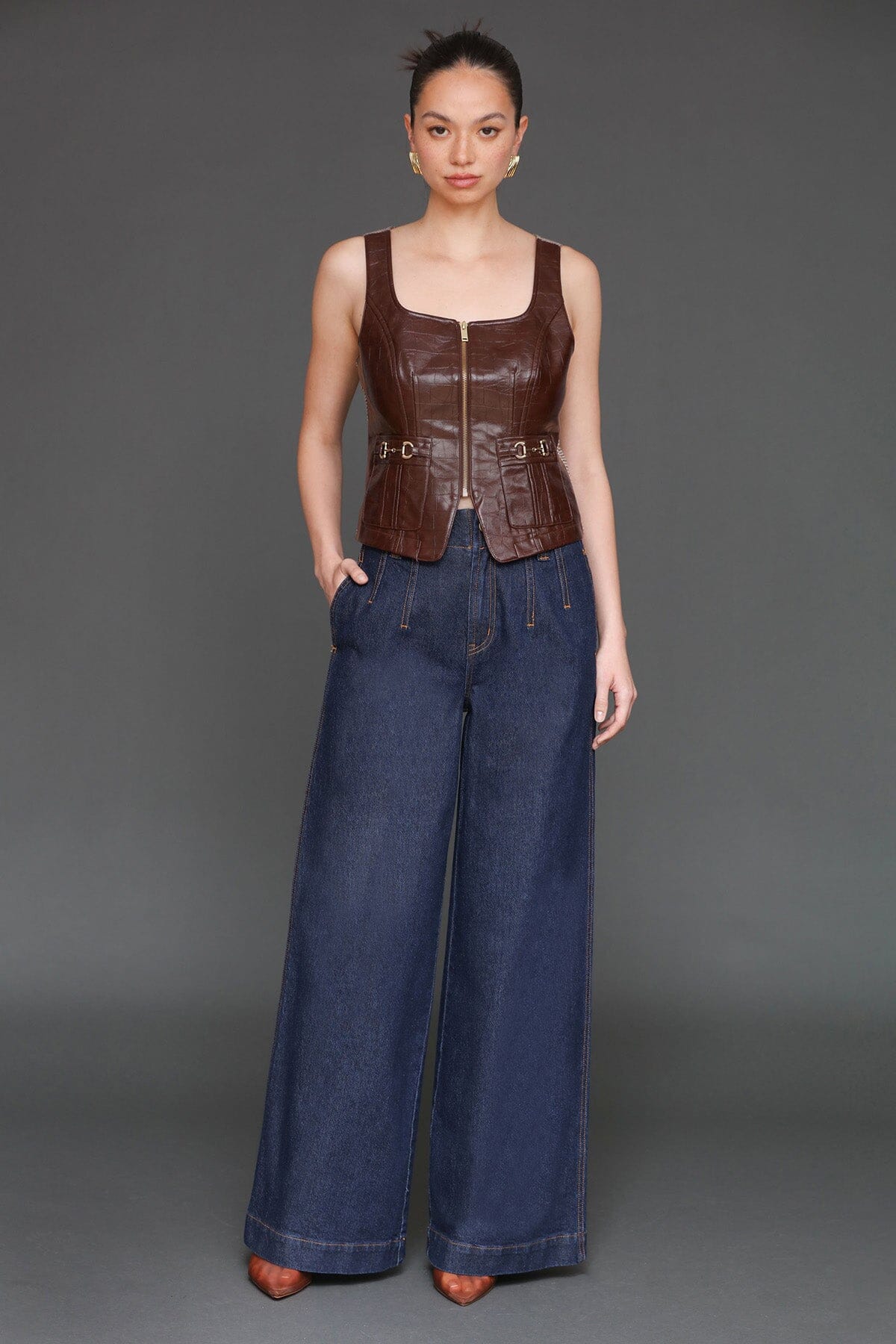 Cinched waist, wide-leg indigo jean pants made of cotton blend with slight stretch and high rise waist - Cute women's pants by Avec Les Filles