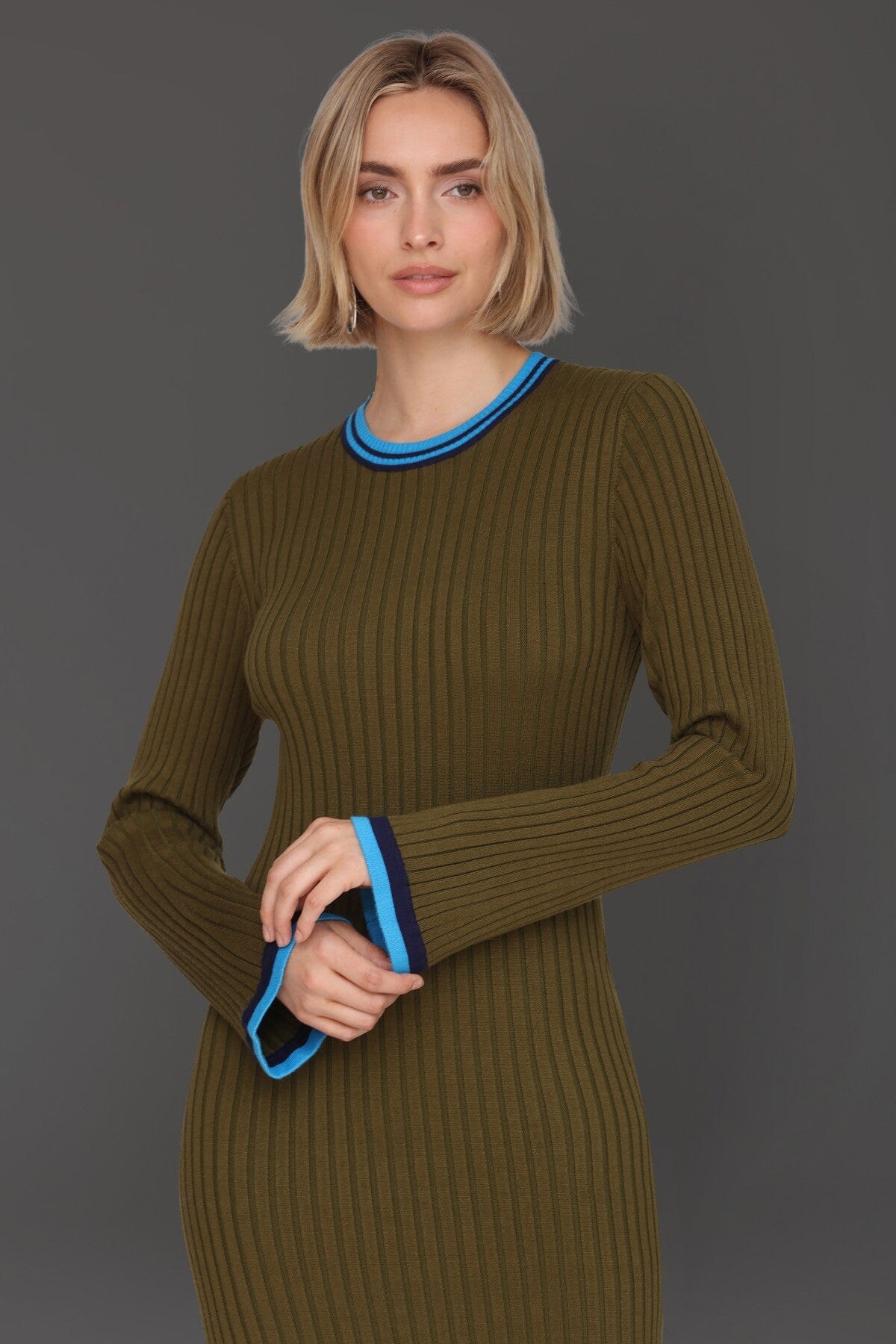 Contrast trim green maxi sweater dress with crew neckline and long flared sleeves - Cute women's maxi dresses by Avec Les Filles