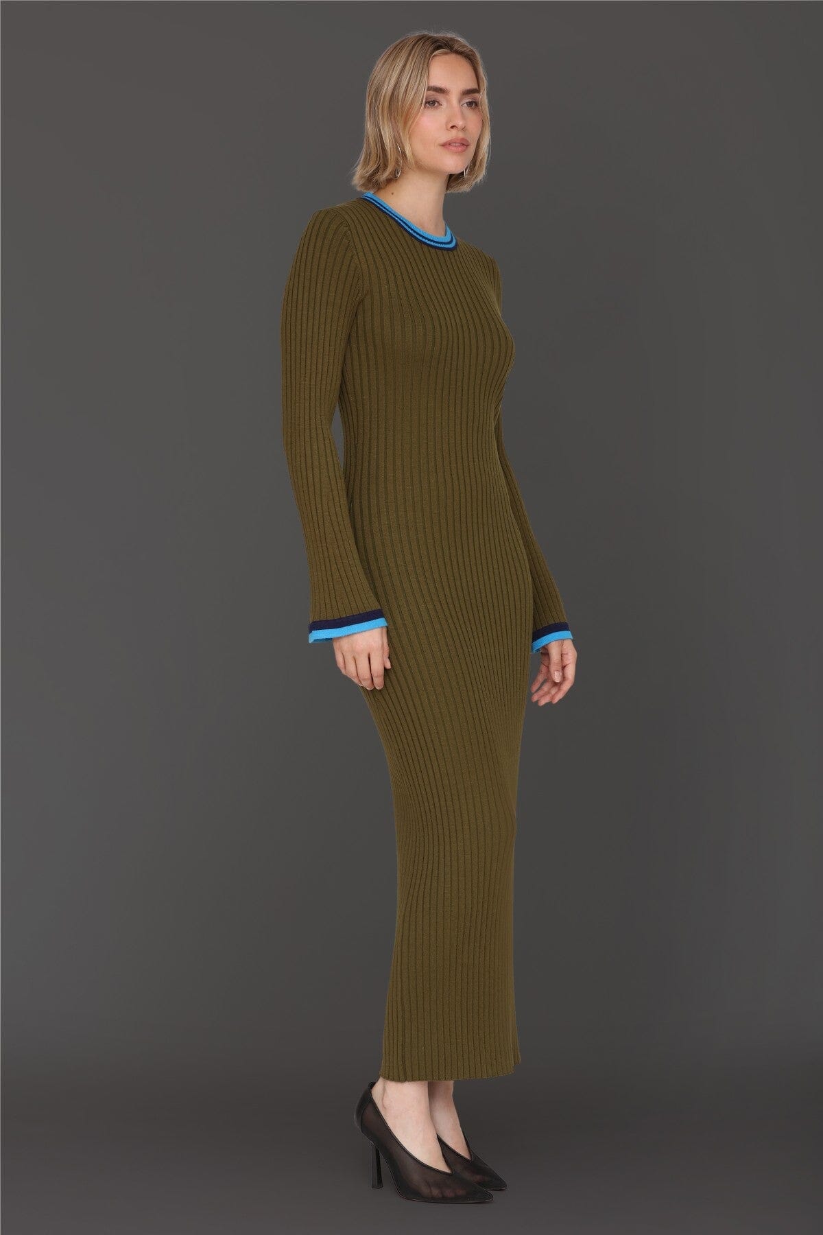 Contrast trim green maxi sweater dress with crew neckline and long flared sleeves - Cute women's maxi dresses by Avec Les Filles