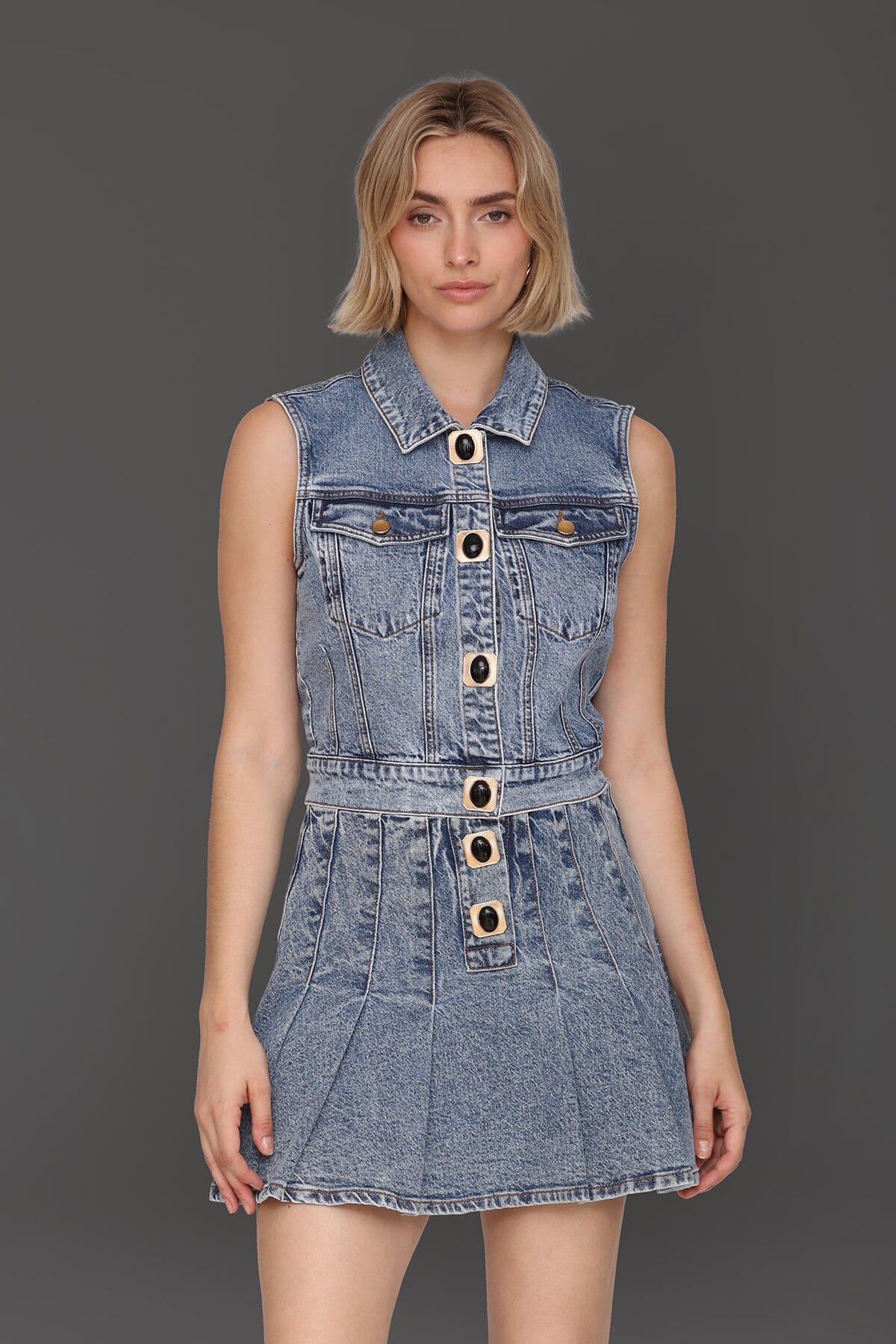 Novelty high-waist pleated blue denim mini skirt made from cotton-blend with square gold-tone button front - Cute women's mini skirts by Avec Les Filles