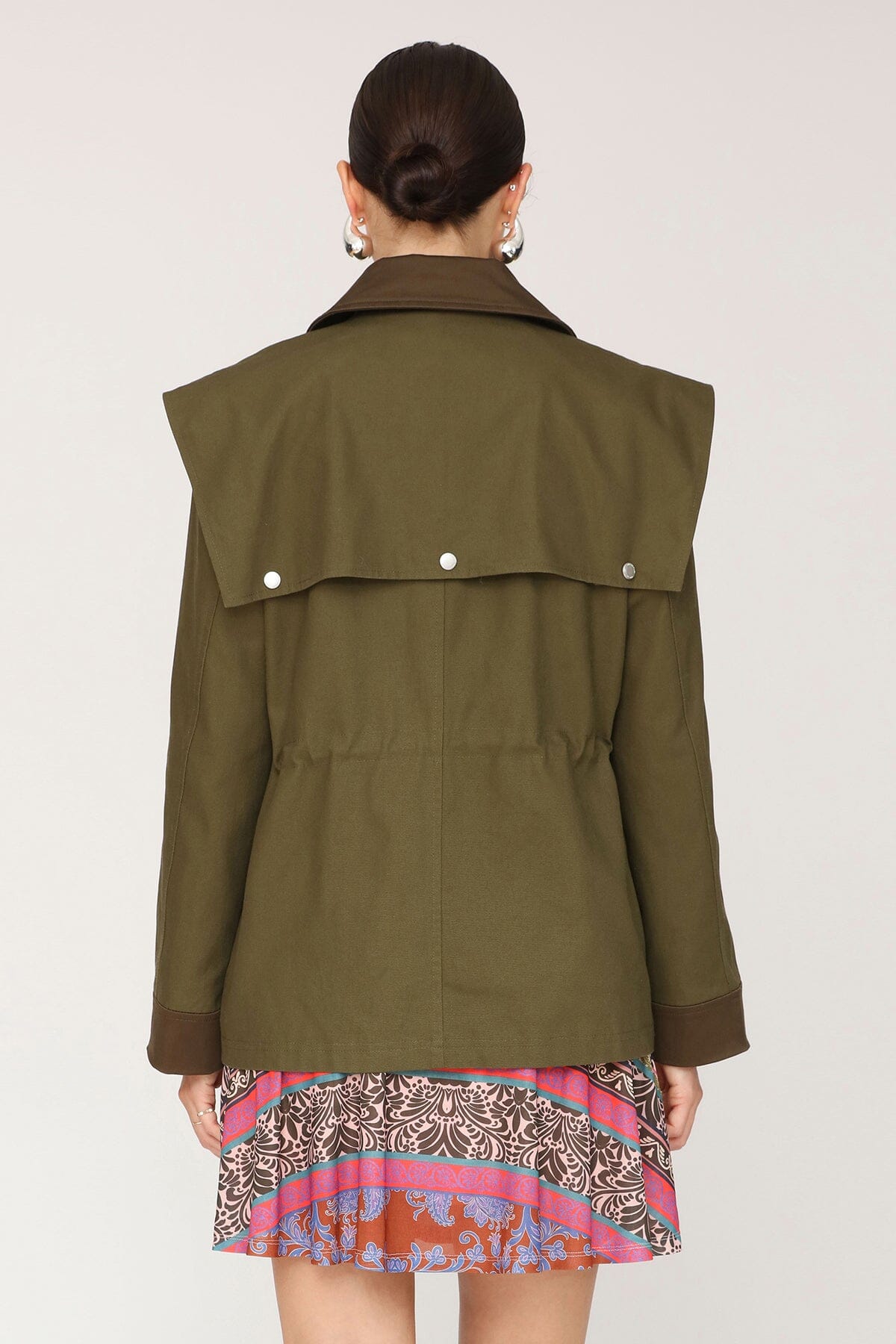 Strong shoulder cotton utility snap-front green jacket with a contrast collar and detachable storm flap - Cute women's jackets by Avec Les Filles