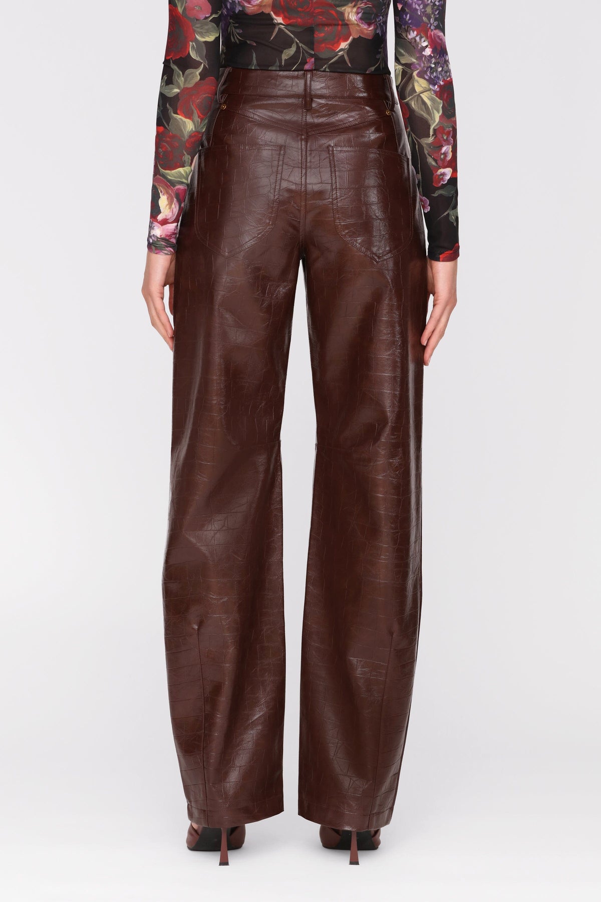 Croc-Embossed Faux Leather Mid-Rise Barrel-Leg Pants Pants Avec Les Filles