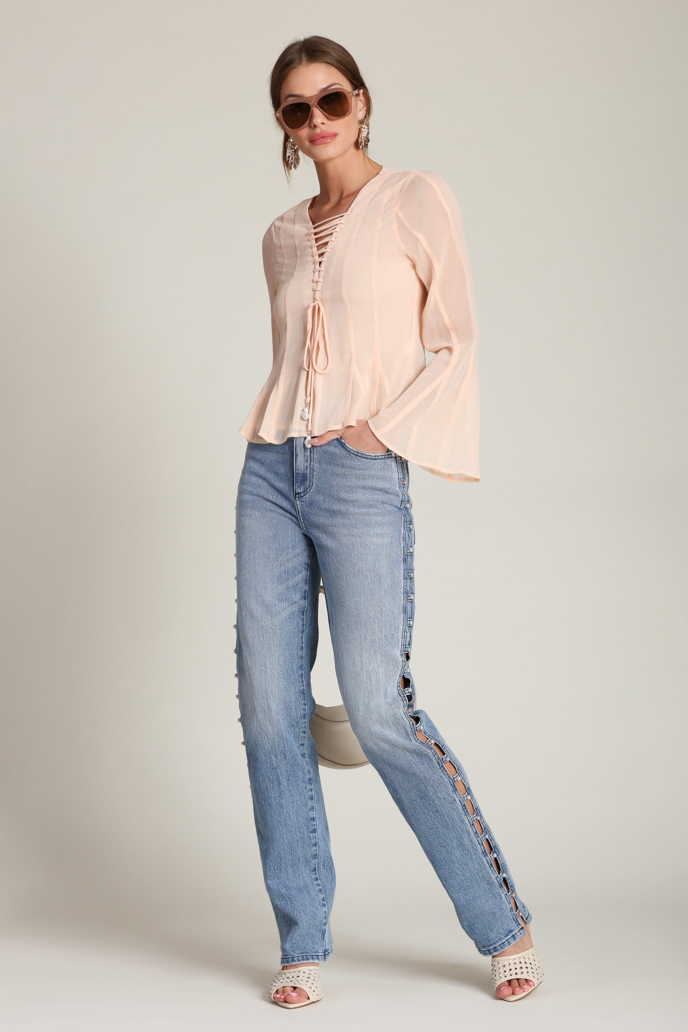 Pearl Embellished Cut-Out Jeans Pants Avec Les Filles