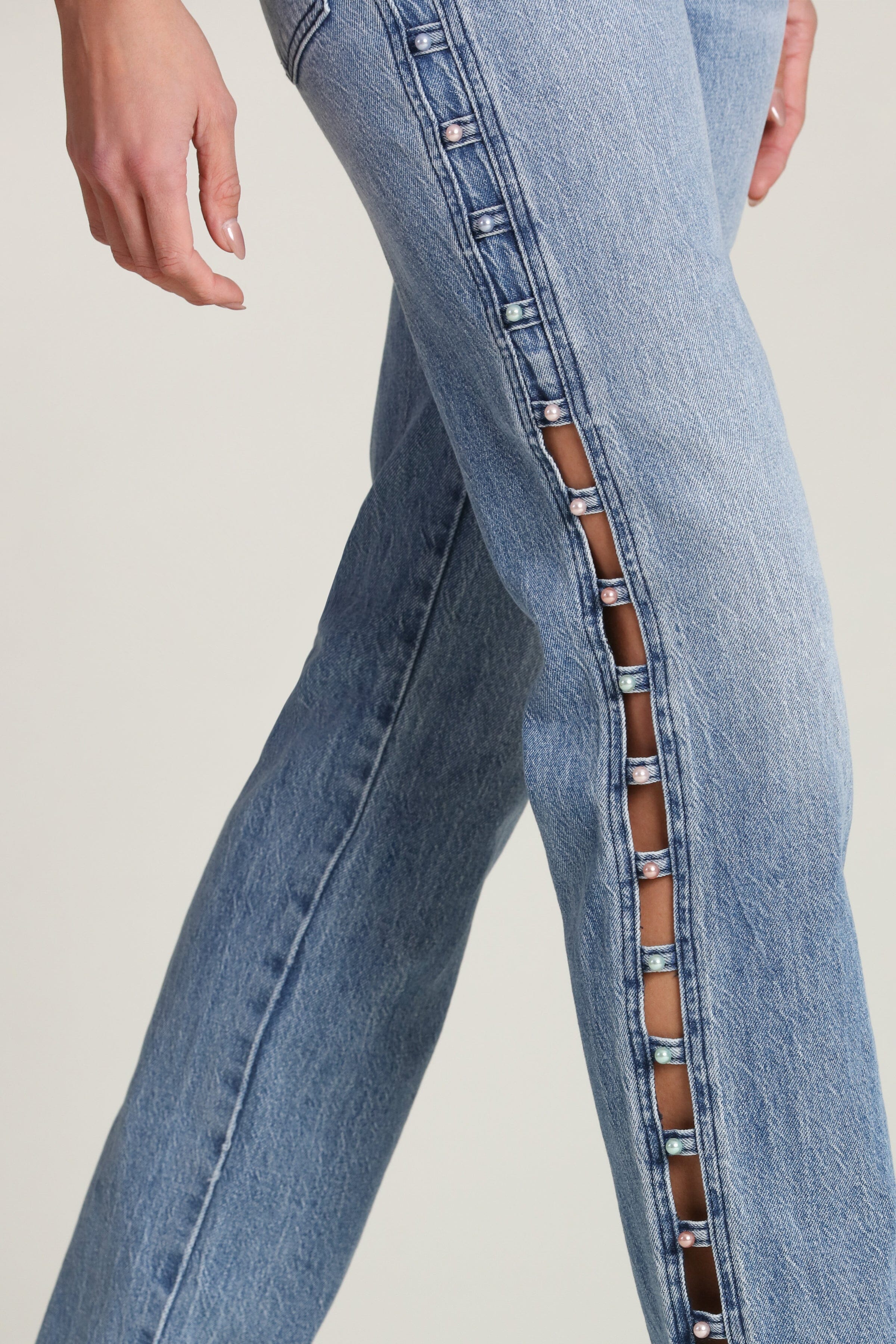 Pearl Embellished Cut-Out Jeans Pants Avec Les Filles