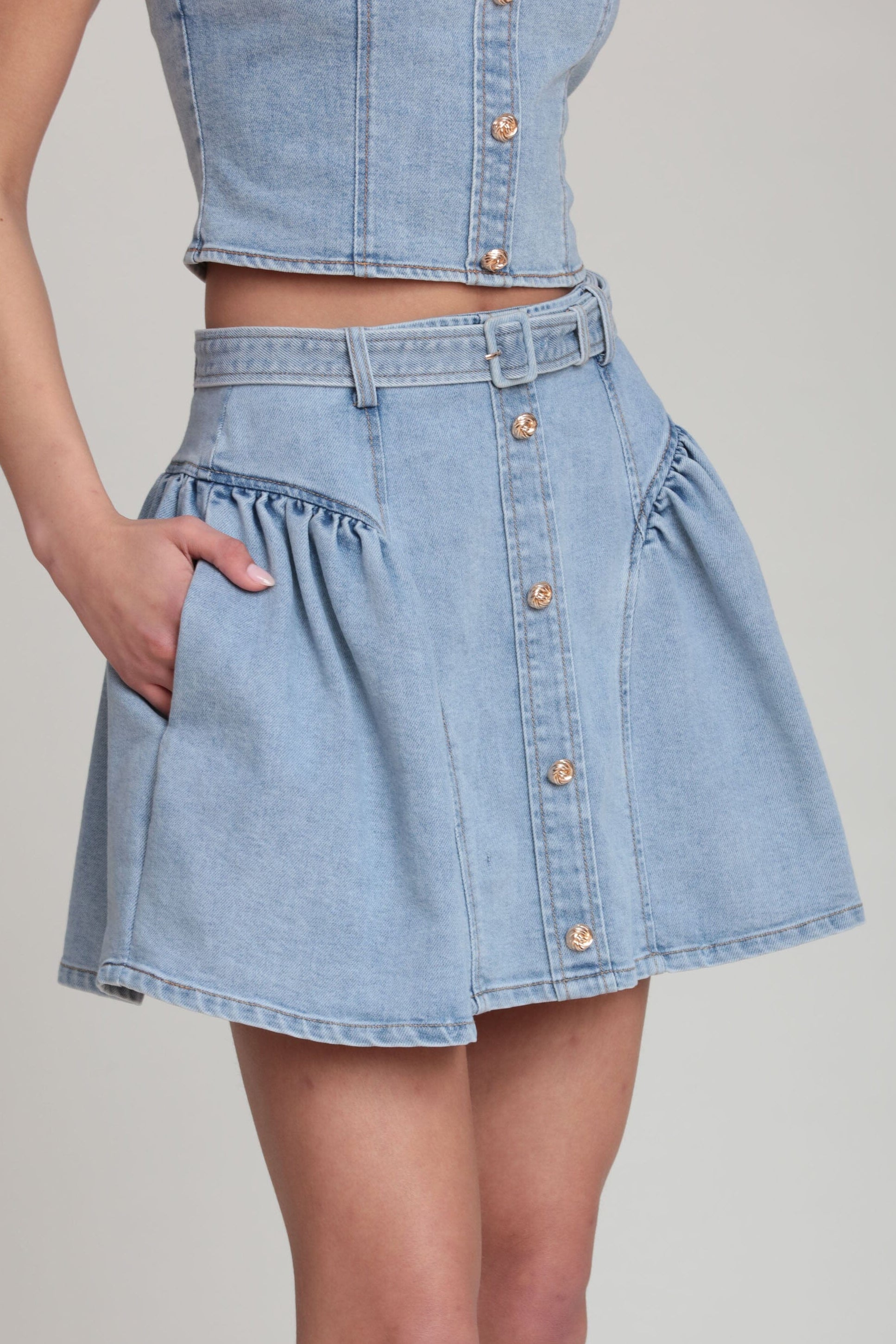 Stretch light denim mini skirt in cotton blend with a removable belt and high-rise waist by Avec Les Filles