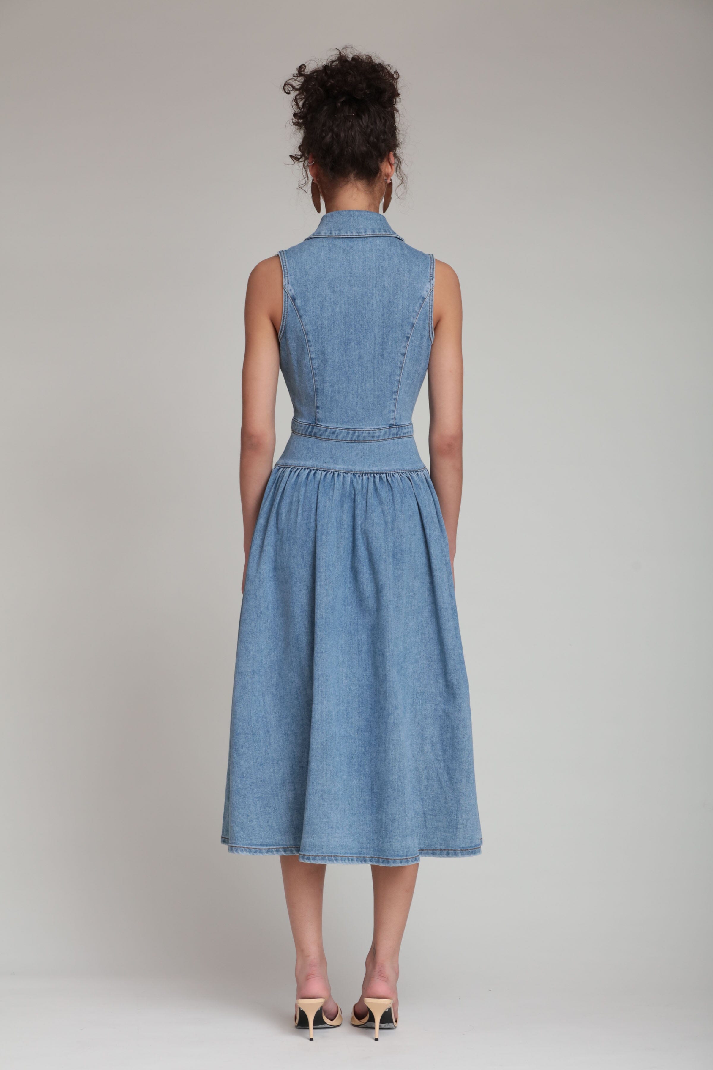 Blue sleeveless denim midi shirtdress - Shop designer women's cute midi shirtdresses by Avec Les Filles