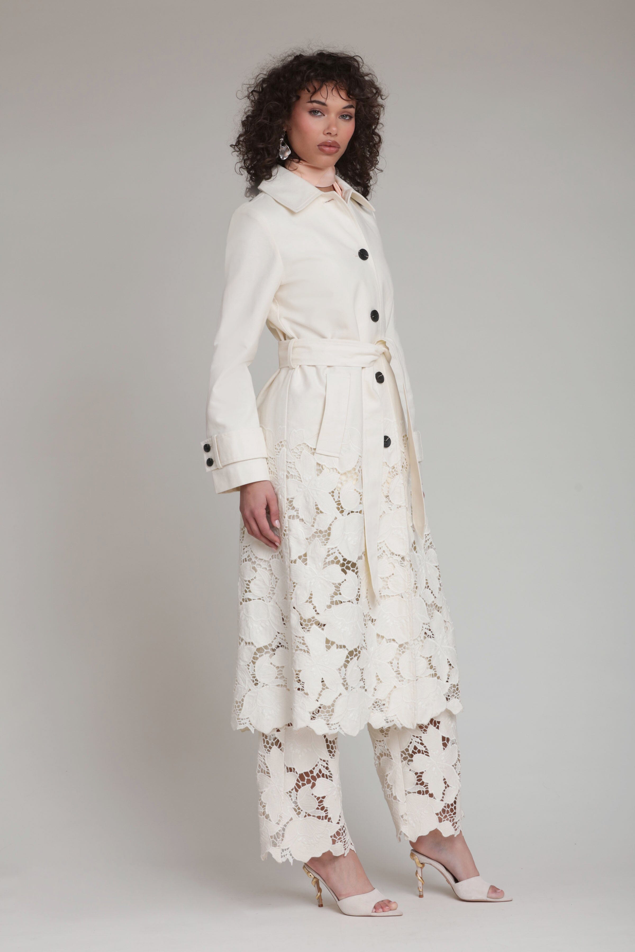 Modern cotton twill trench coat, guipure lace off-white - Shop women’s cute coats and jackets by Avec Les Filles