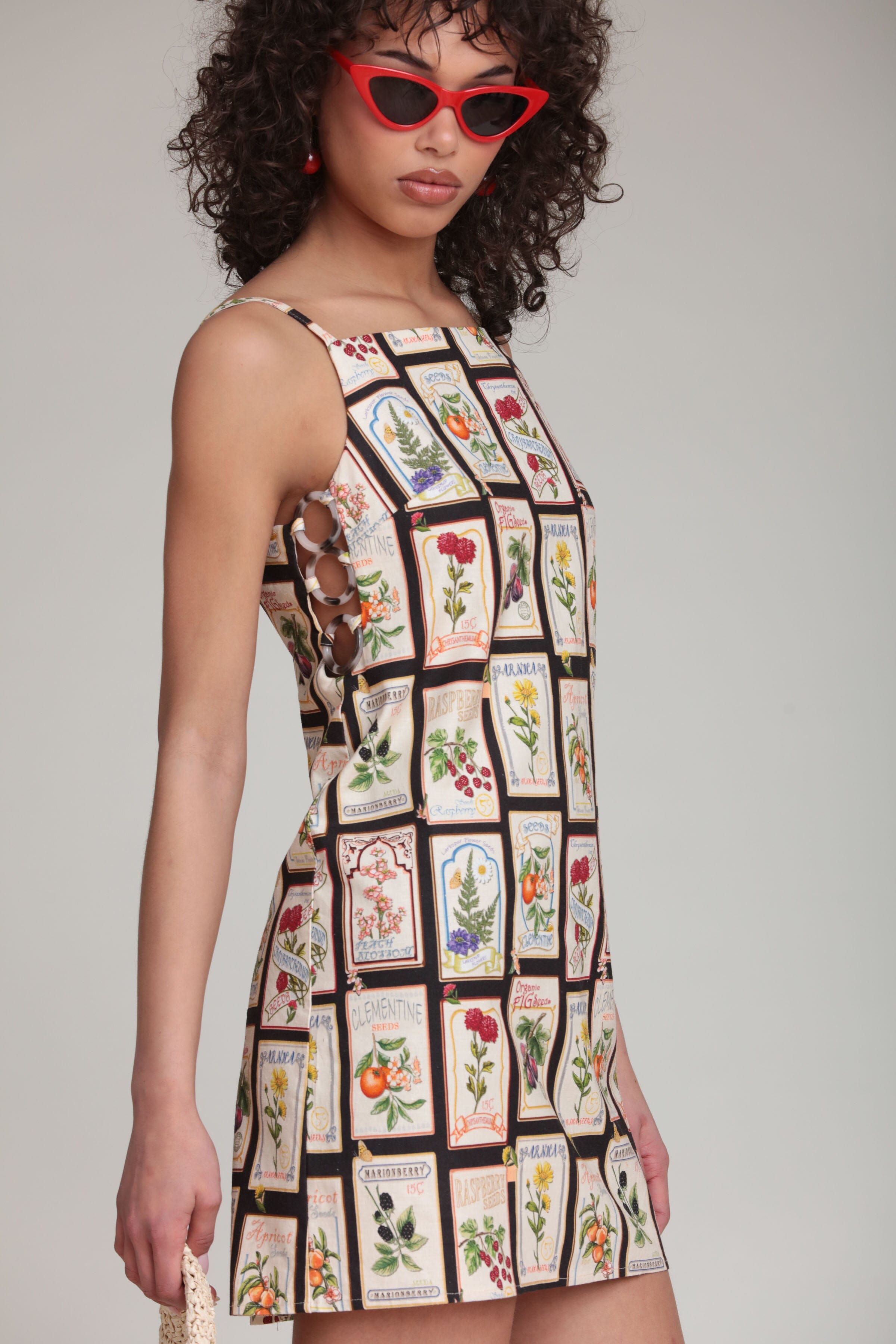 Multicolor print sleeveless mini shift dress in linen blend with boat neck by Avec Les Filles