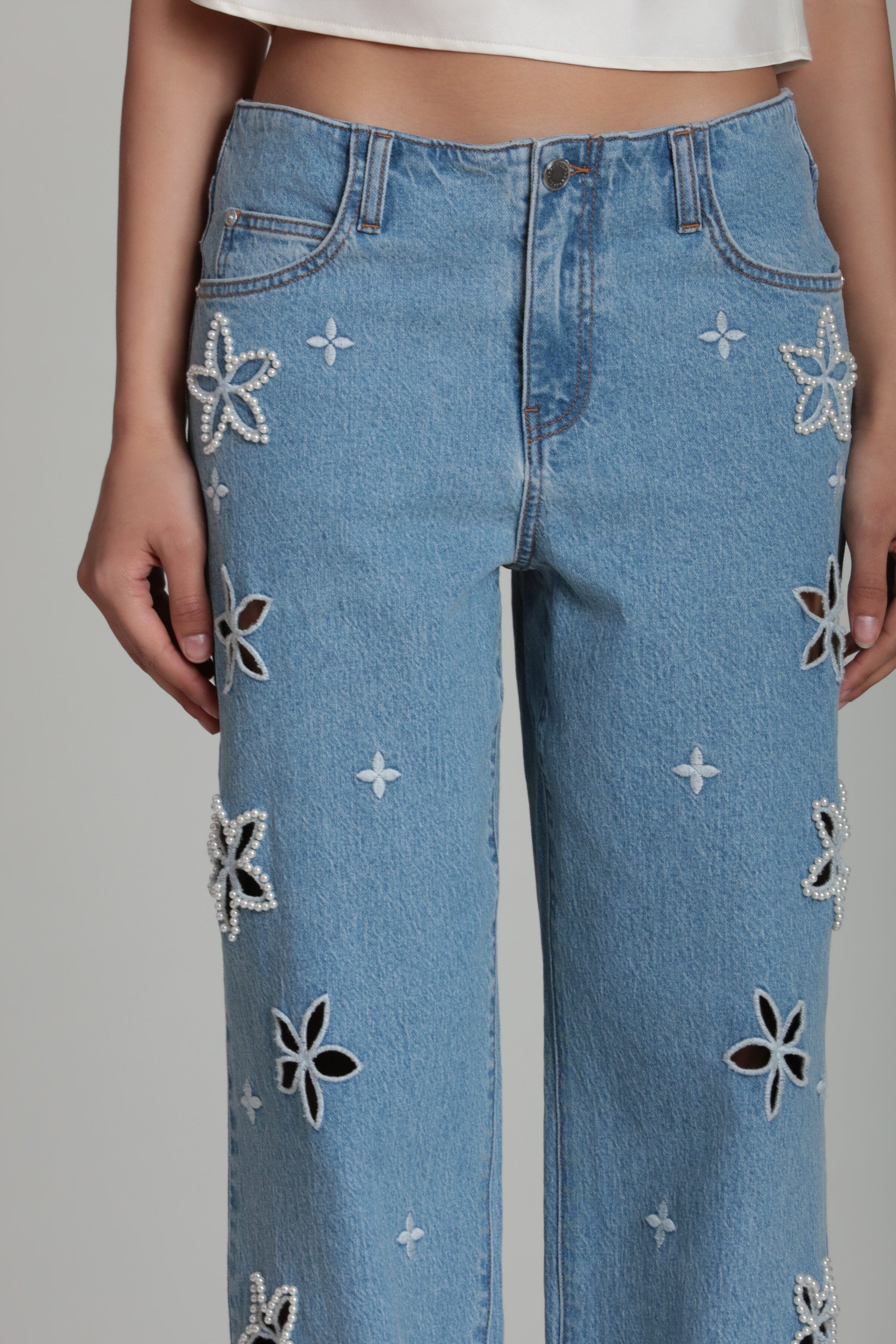 Floral cut out jeans with a mid-rise and pockets - Shop designer embroidered denim jeans for women by Avec Les Filles