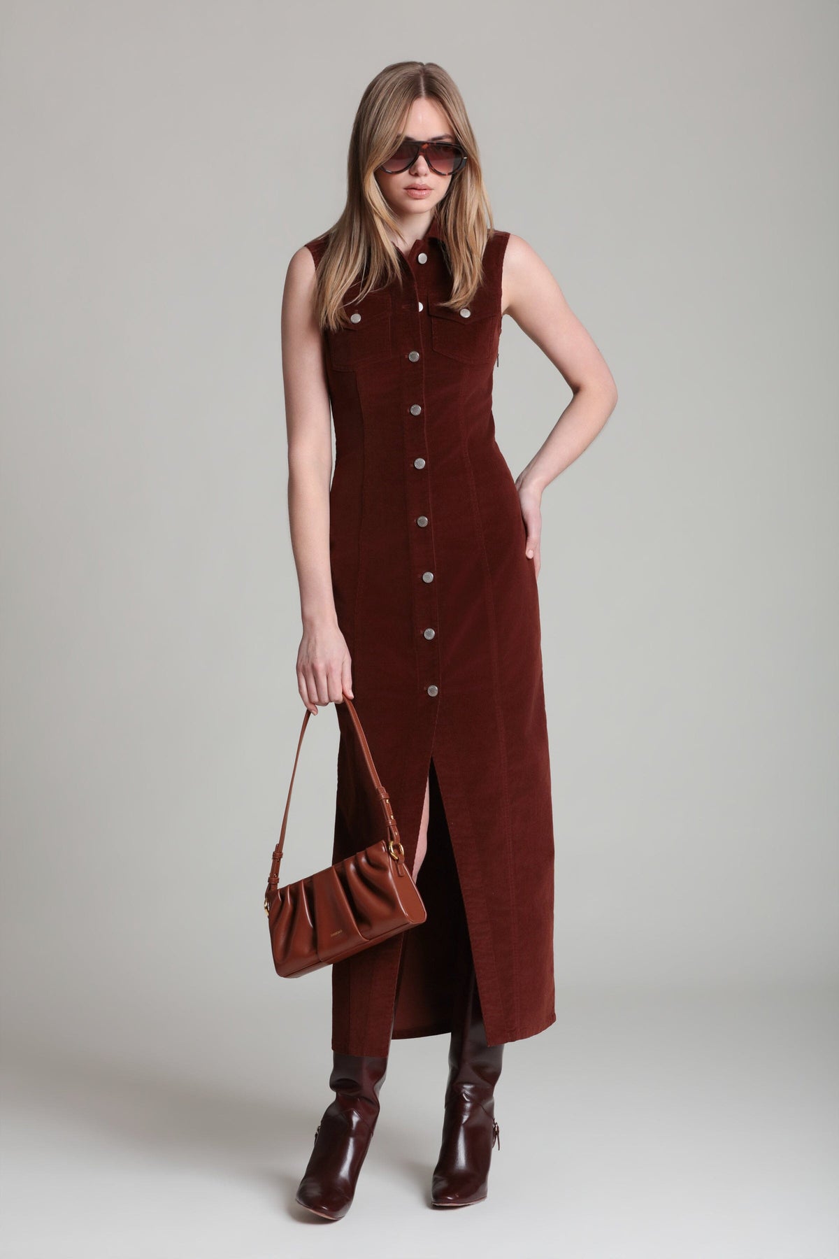 Sleeveless red button down maxi dress with a pointed collar. Shop women's denim maxi dresses by Avec Les Filles.