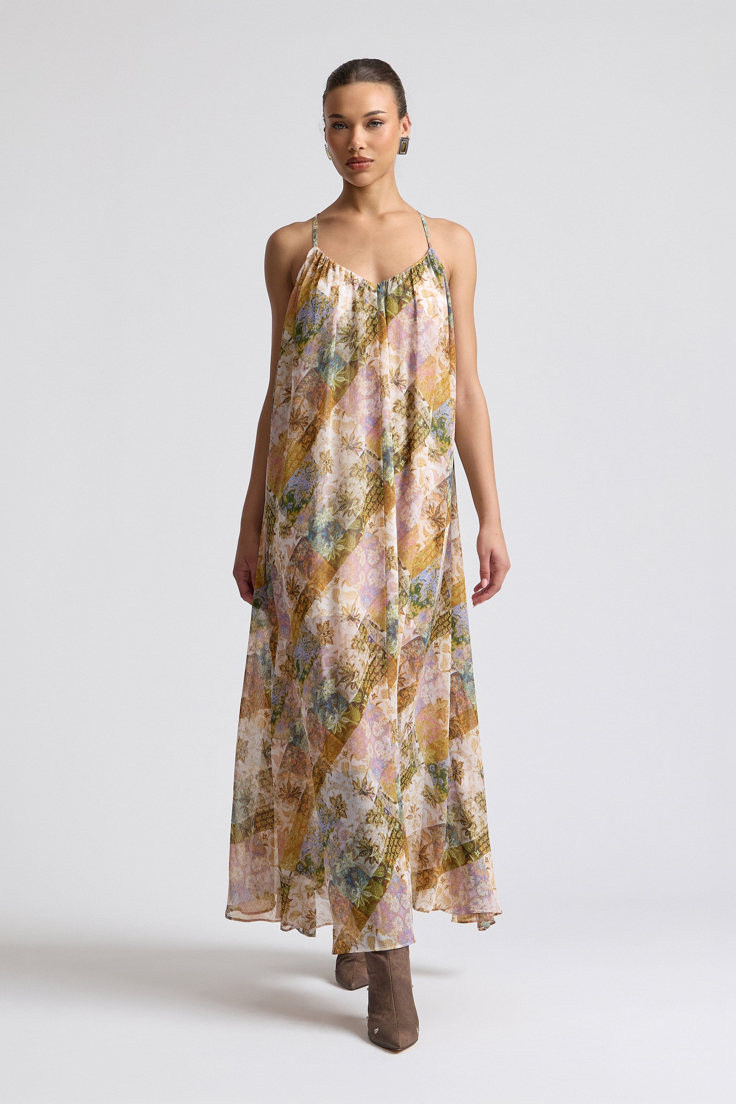 Outpost paisley flowy sleeveless maxi dress. Shop designer women's maxi dresses by Avec Les Filles.