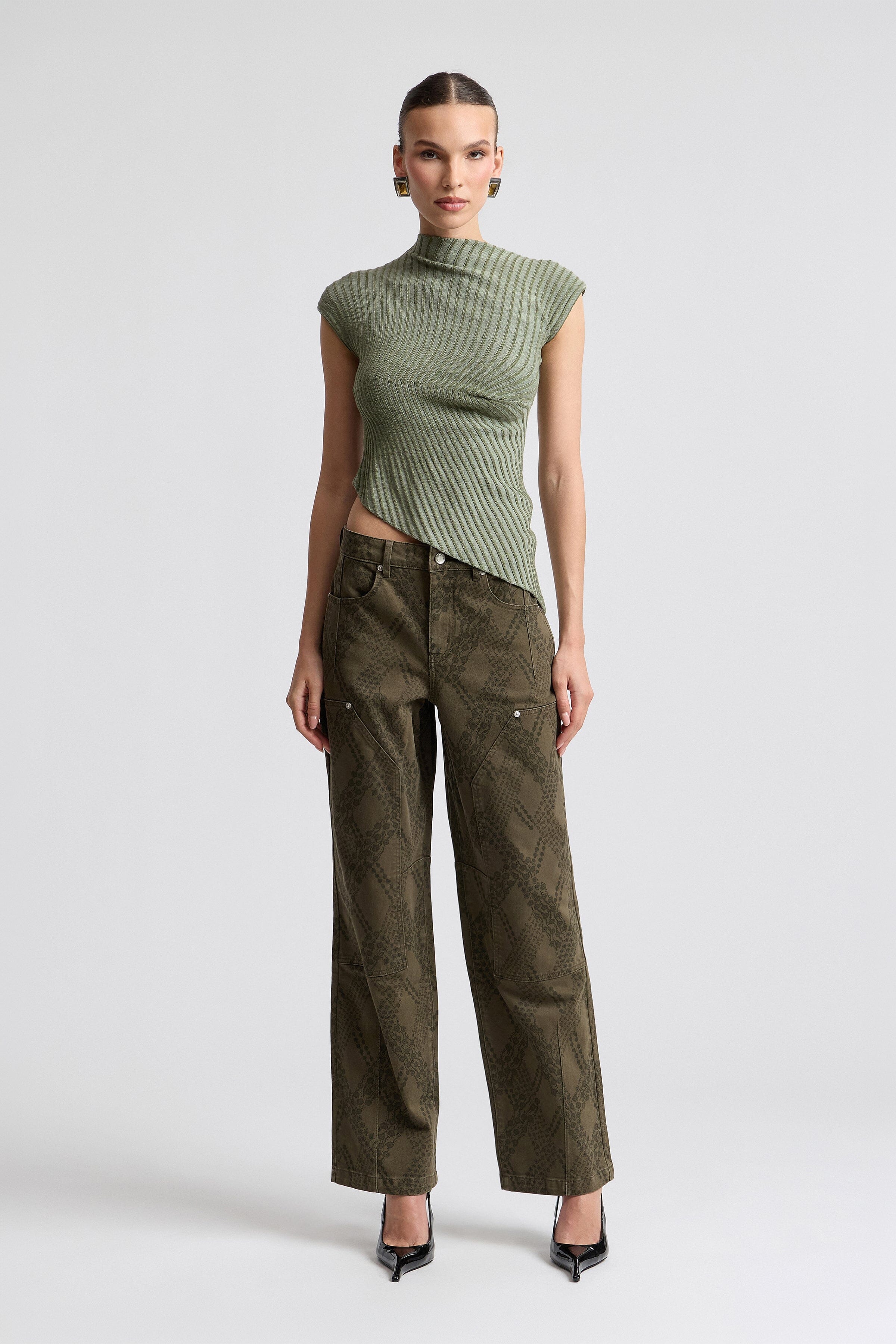 Brown paisley wide leg carpenter jeans in stretch cotton with straight-leg fit - Shop printed denim pants by Avec Les Filles