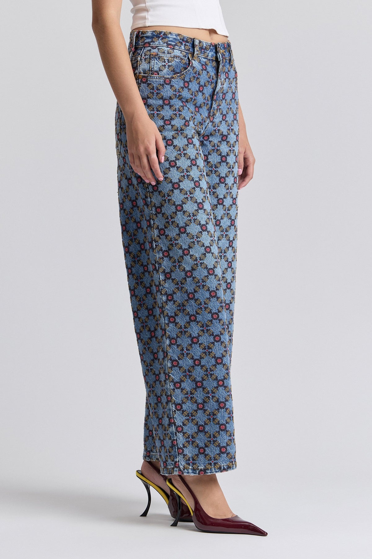 Wide-leg embroidered jeans women with a mid-rise waist - Shop women's cute denim jeans by Avec Les Filles.
