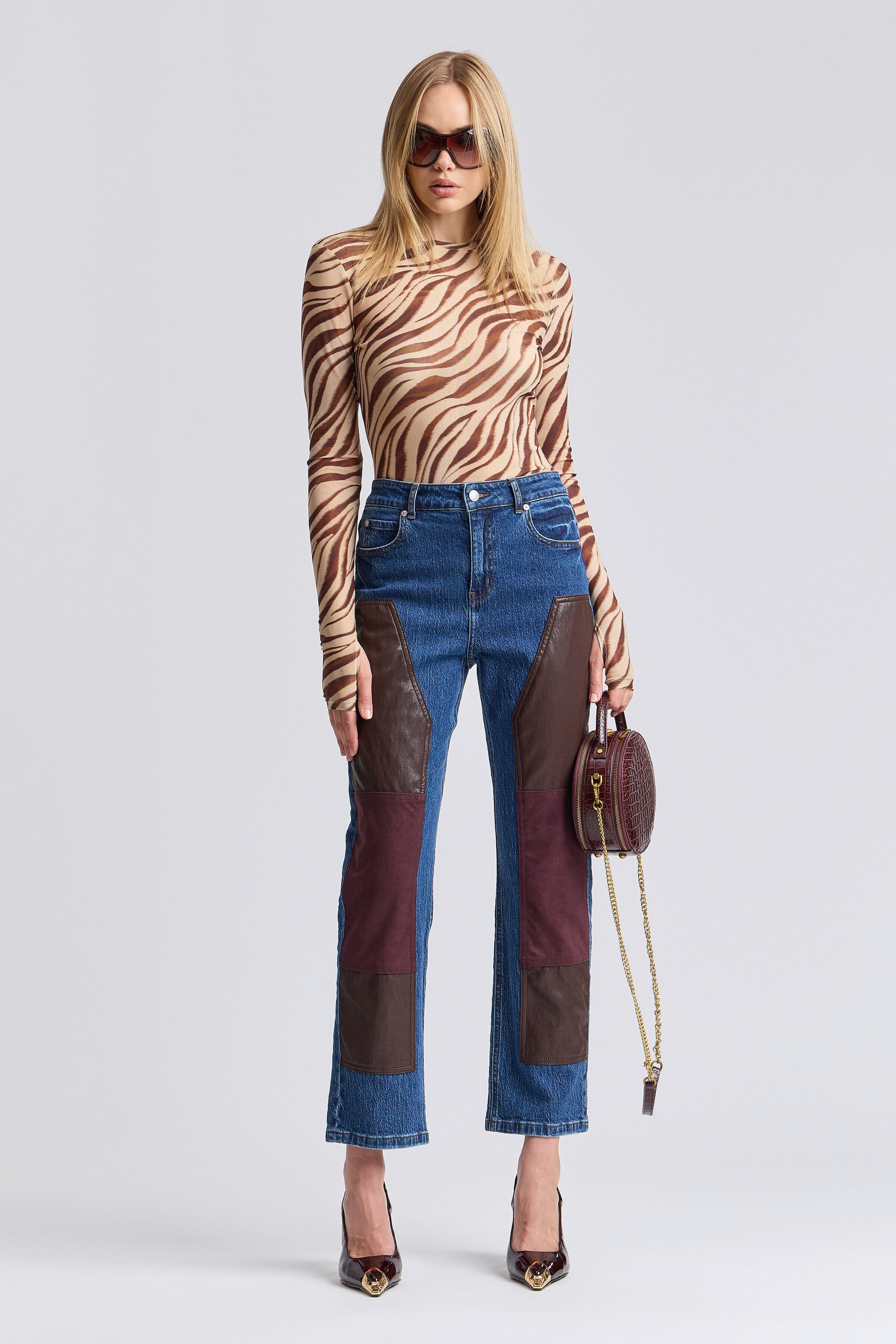 Straight-leg cropped denim carpenter jeans with high-rise waist - Shop women's jeans by Avec Les Filles.