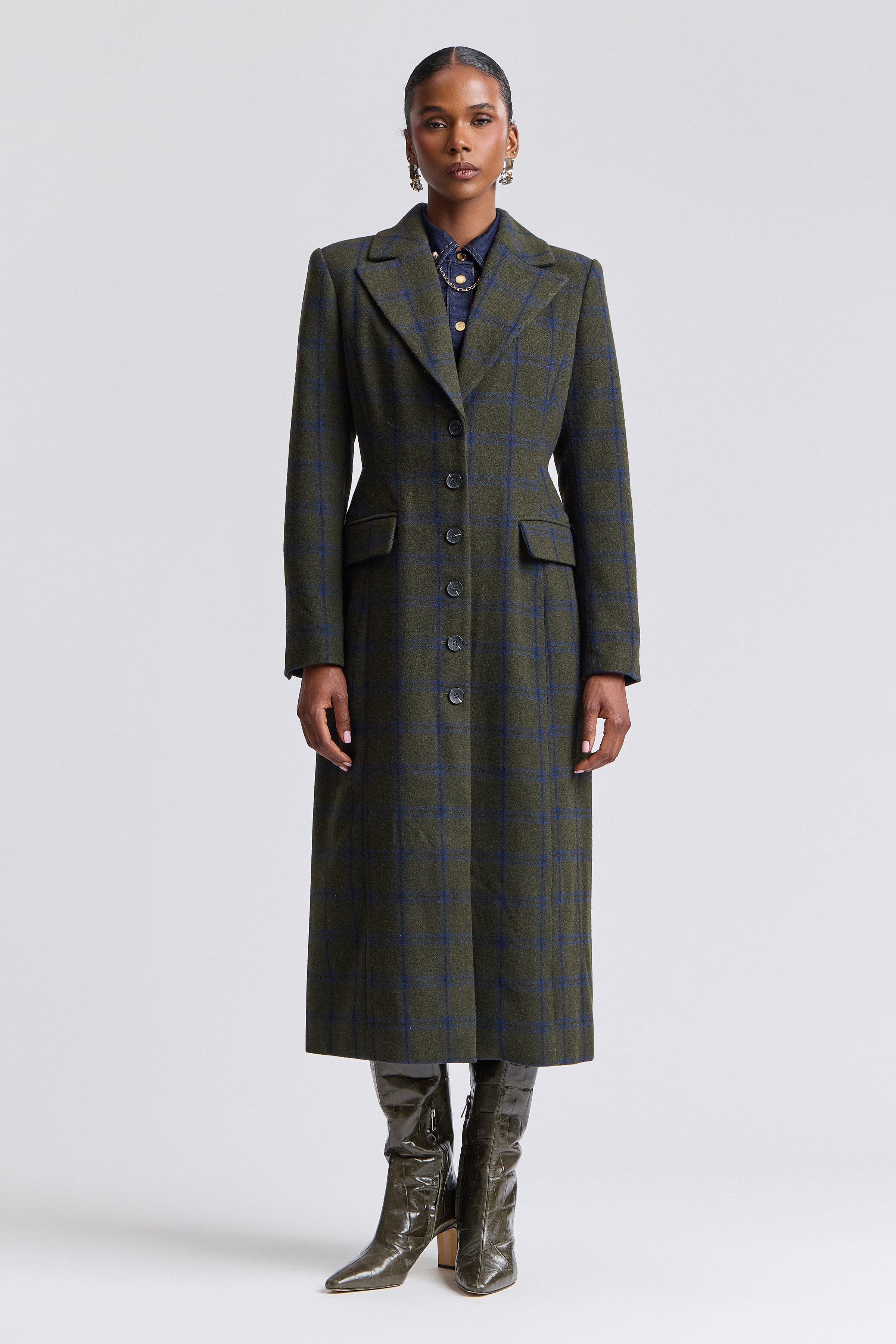 Single-breasted button-front maxi long plaid coat with long sleeves - Shop women's plaid coats by Avec Les Filles.