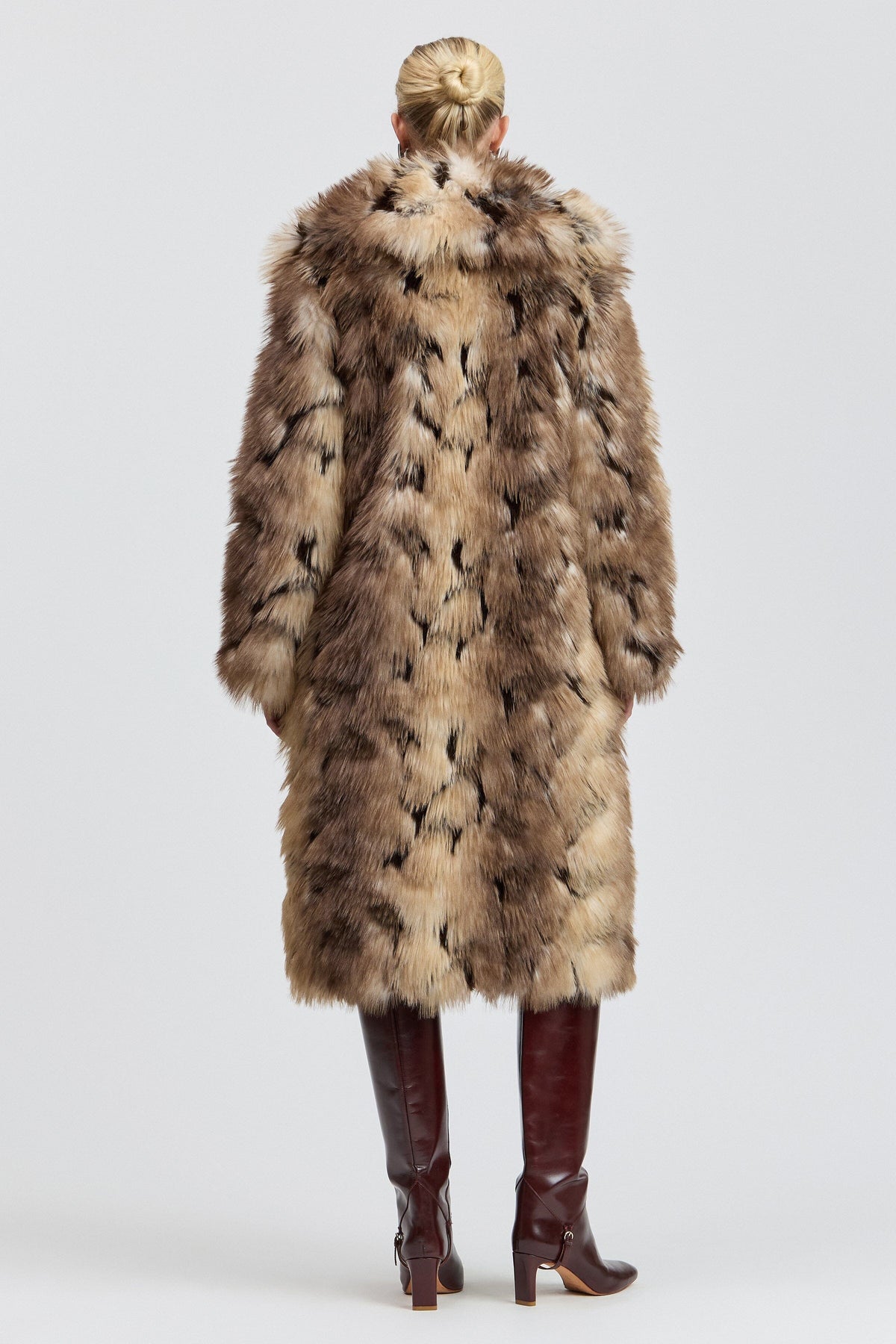 Brown faux fur coat long with side slits and a wide collar. Shop women's cute tan fur coats by Avec Les Filles.