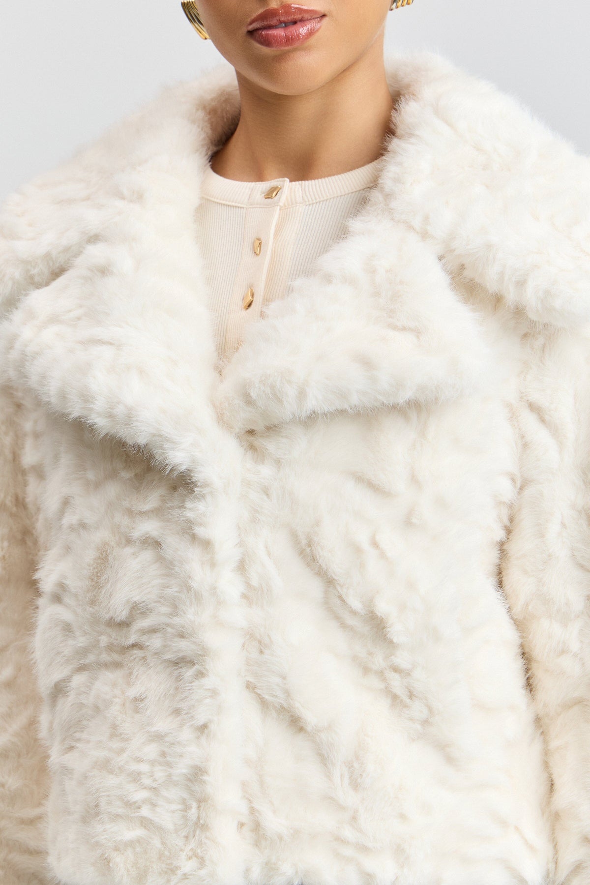 White fur coat with a center-front and wide notched collar. Shop women's cute white fur jackets by Avec Les Filles.