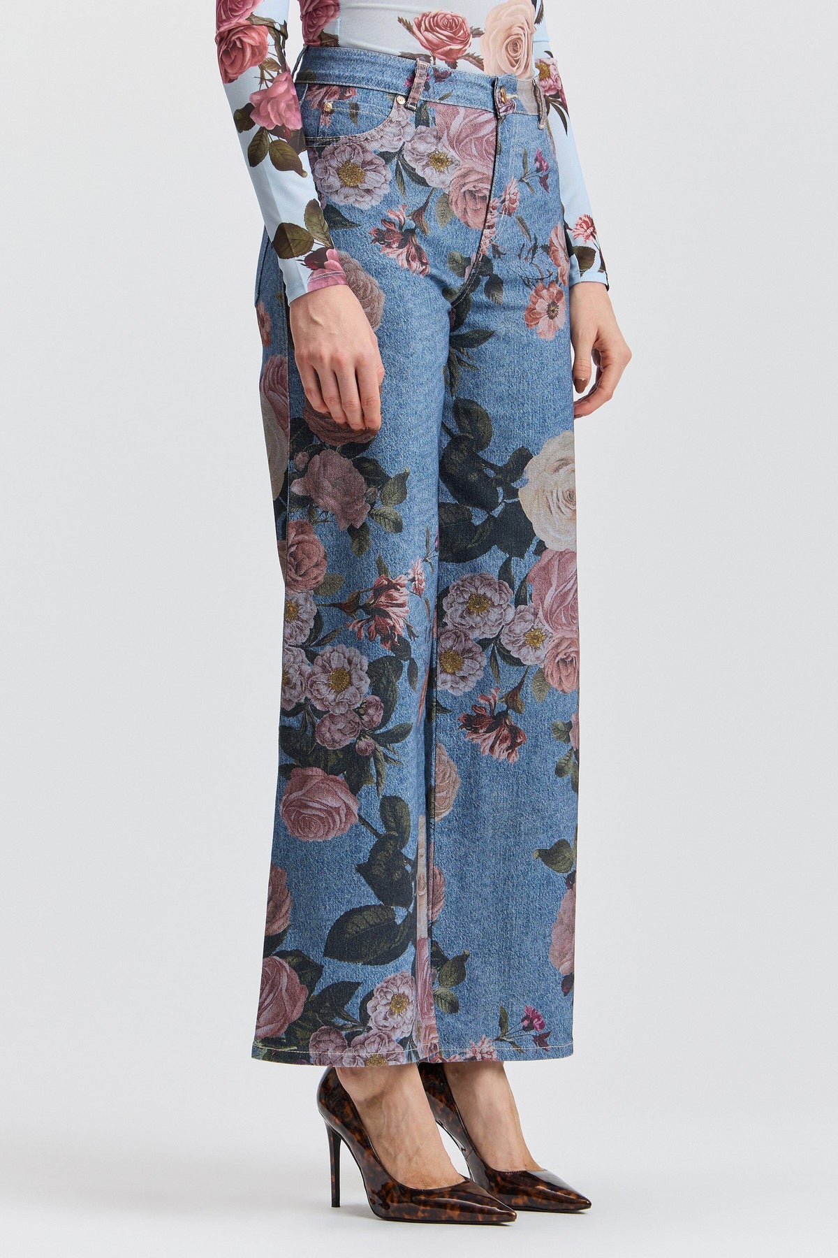 Blue denim women's wide leg denim with a high-rise waist and pockets. Shop designer denim jeans by Avec Les Filles.