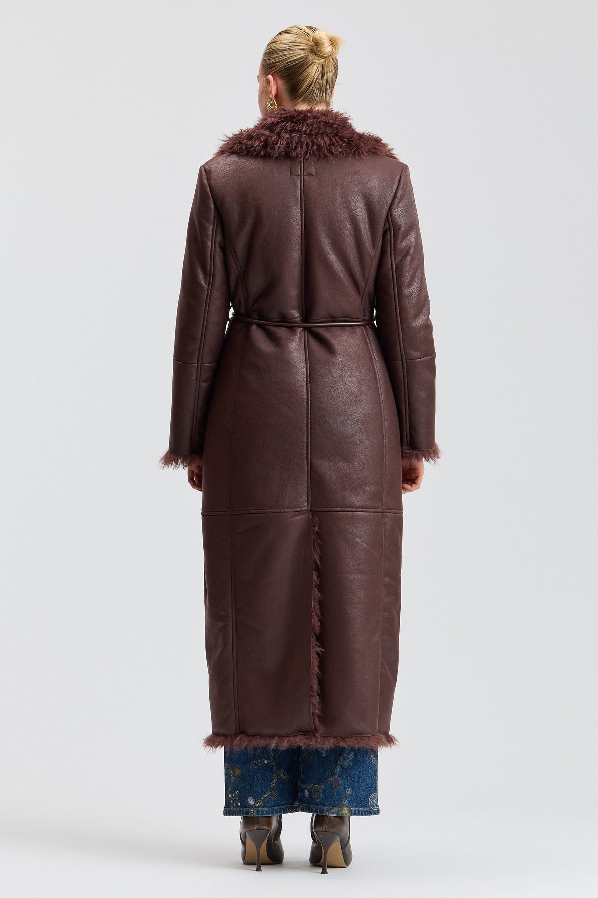 Brown faux shearling coat with an oversized collar and a belt. Shop cute long brown coats by Avec Les Filles.