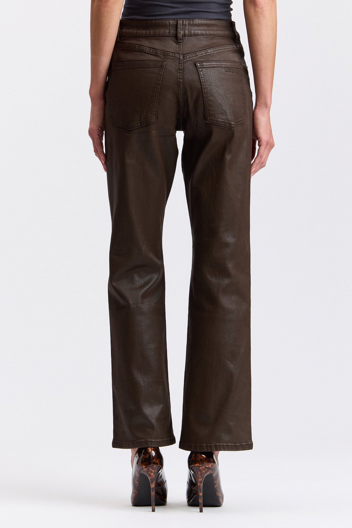 Jeans women brown with a high-rise waist and a bootcut leg - Shop women's bootcut jeans by Avec Les Filles.