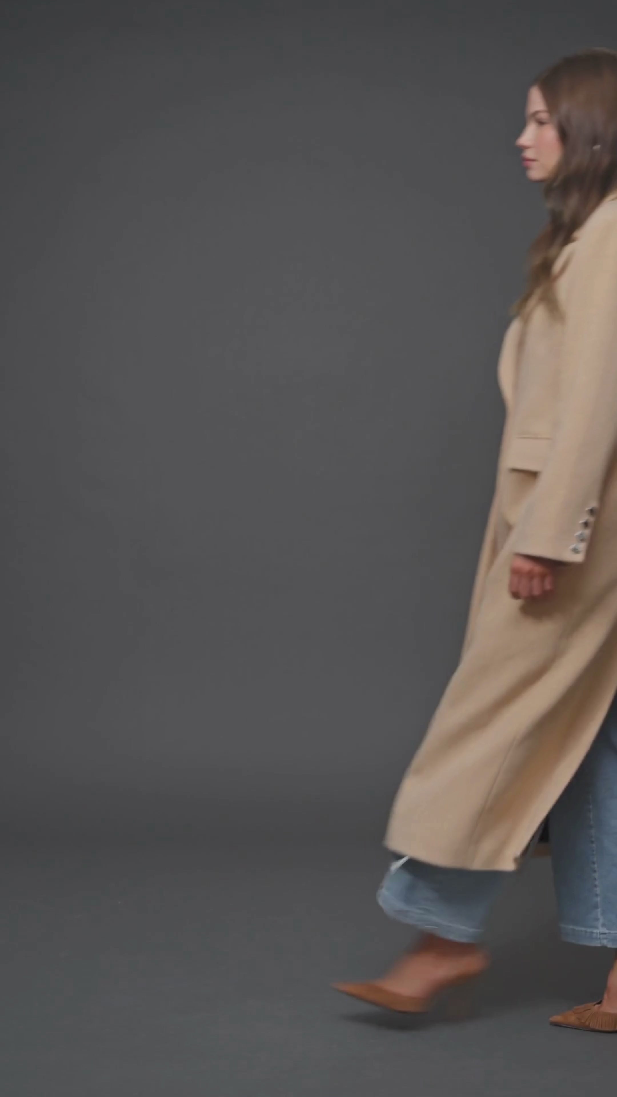 Strong shoulder hourglass camel single-breasted maxi coat with shoulder pads and long tailored sleeves - Cute women's maxi coats by Avec Les Filles
