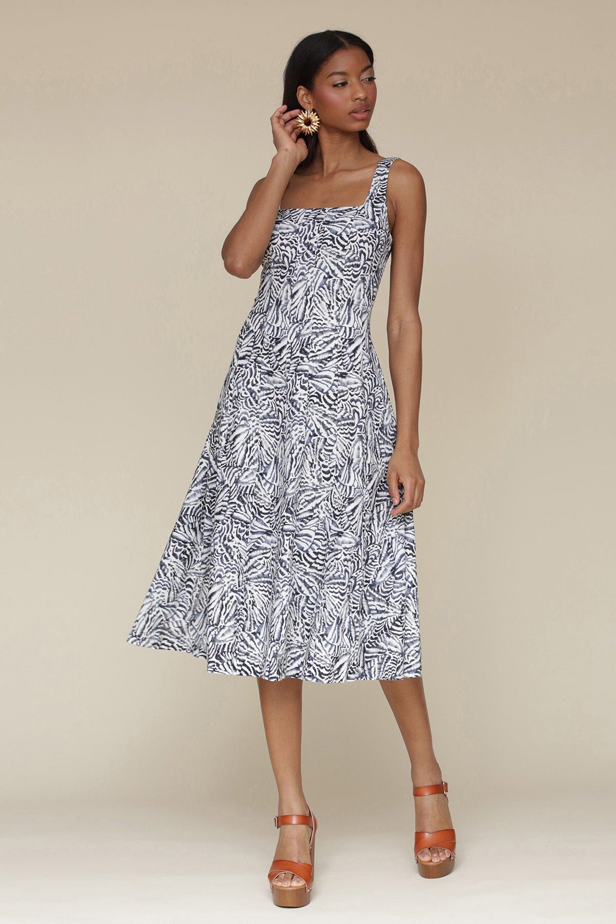 White black abstract printed linen blend sleeveless midi dress with square neckline and hidden back zipper closure - Cute women's dresses by Avec Les Filles