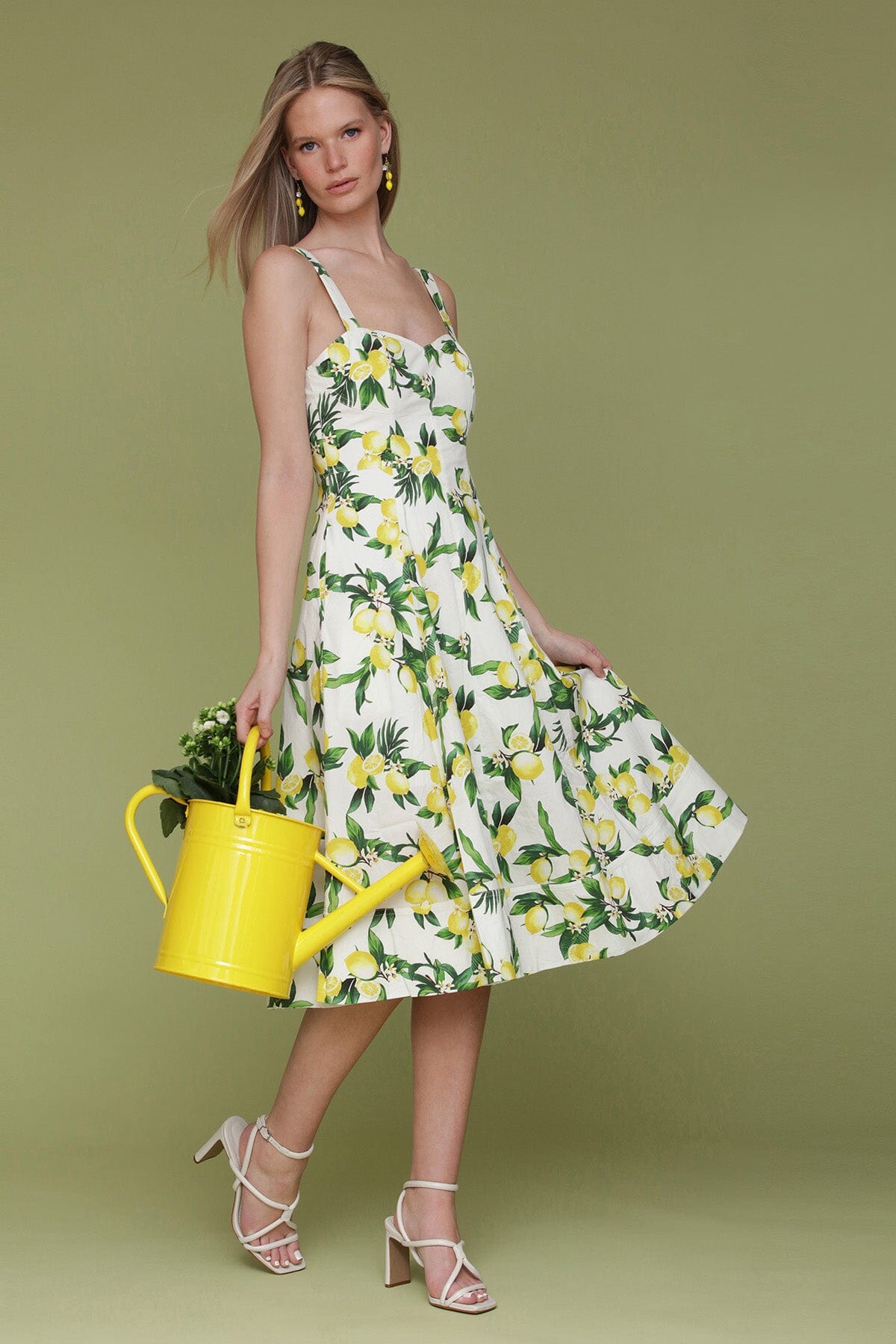 White amalfi lemon printed cotton sweetheart midi dress with sweetheart neckline and wide fixed shoulder straps -Cute women's dresses by Avec Les Filles