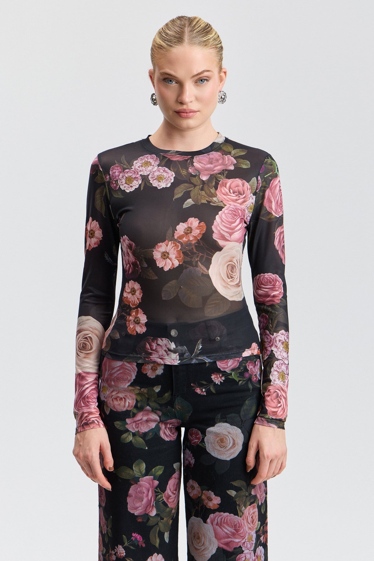 Thumbholes long-sleeve printed black floral top with round neck. Shop women's floral mesh tops by Avec Les Filles.